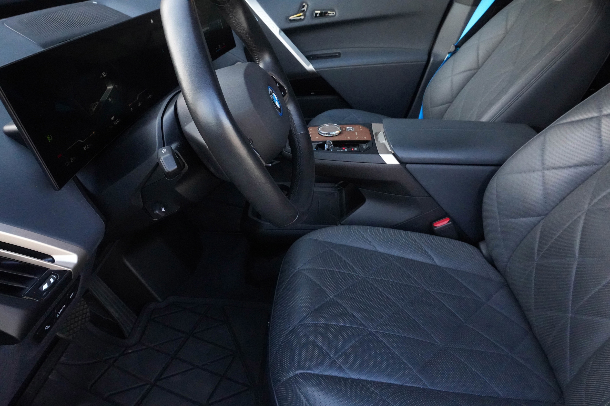 2023 BMW iX M60 photo 3