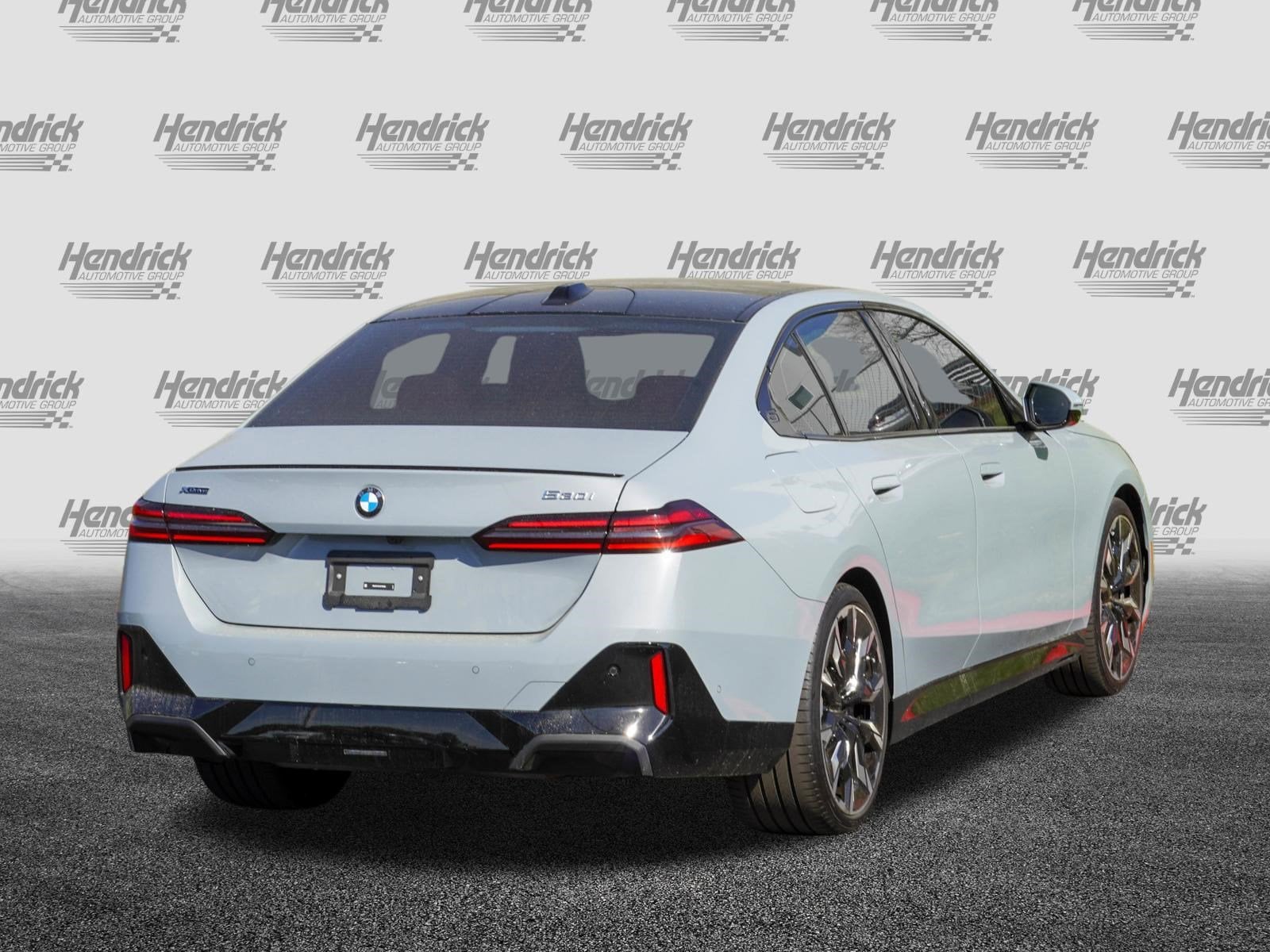 2025 BMW 5 Series 530i xDrive photo 3