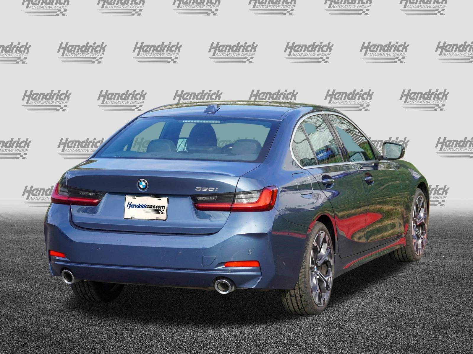 2025 BMW 3 Series 330i photo 3