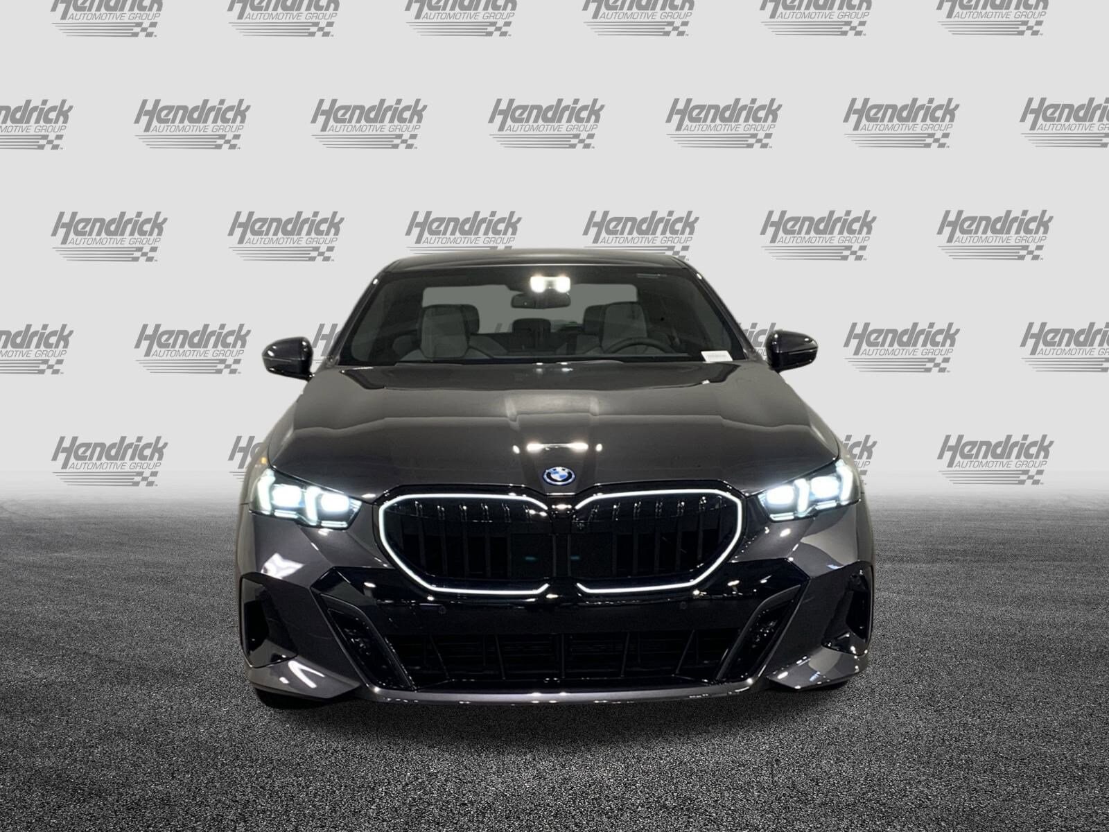 2026 Bmw 550e xDrive photo 2