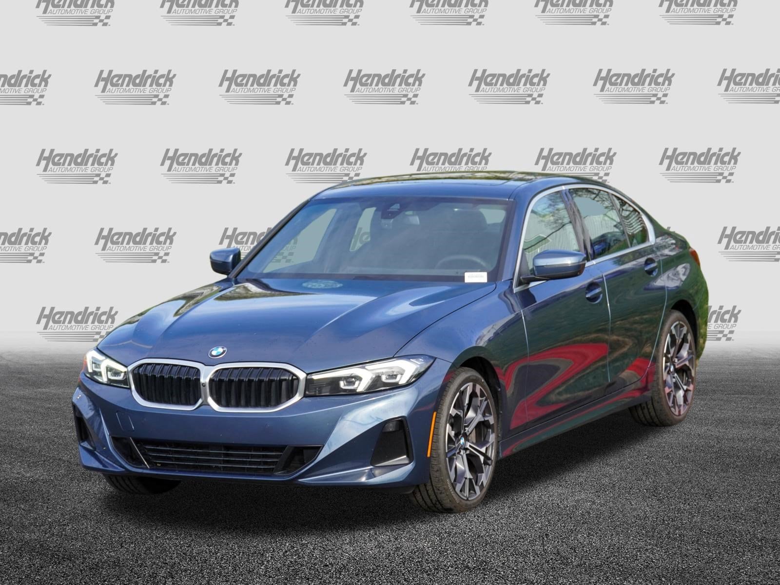 2025 BMW 3 Series 330i photo 4