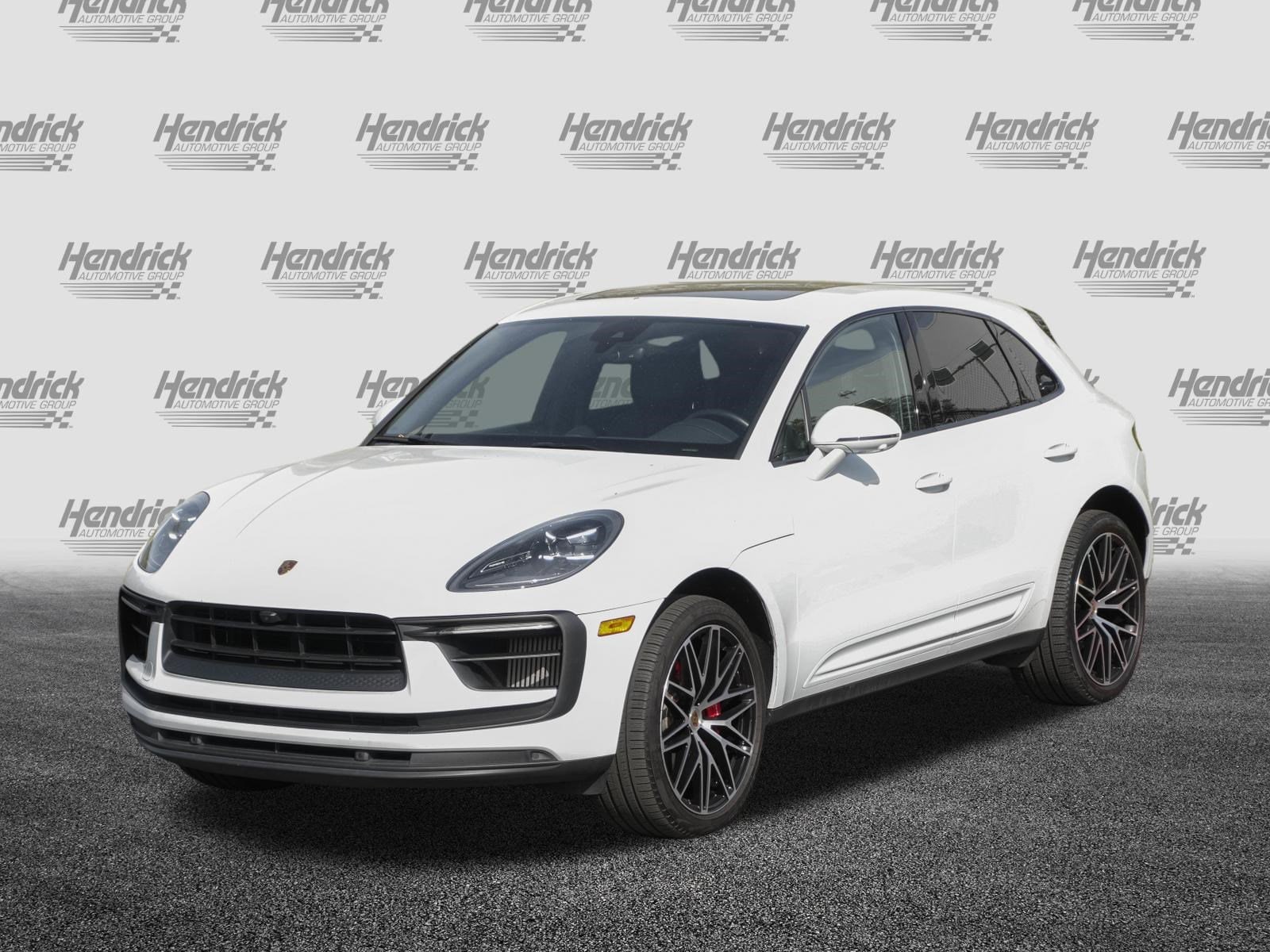 2022 Porsche Macan S photo 2