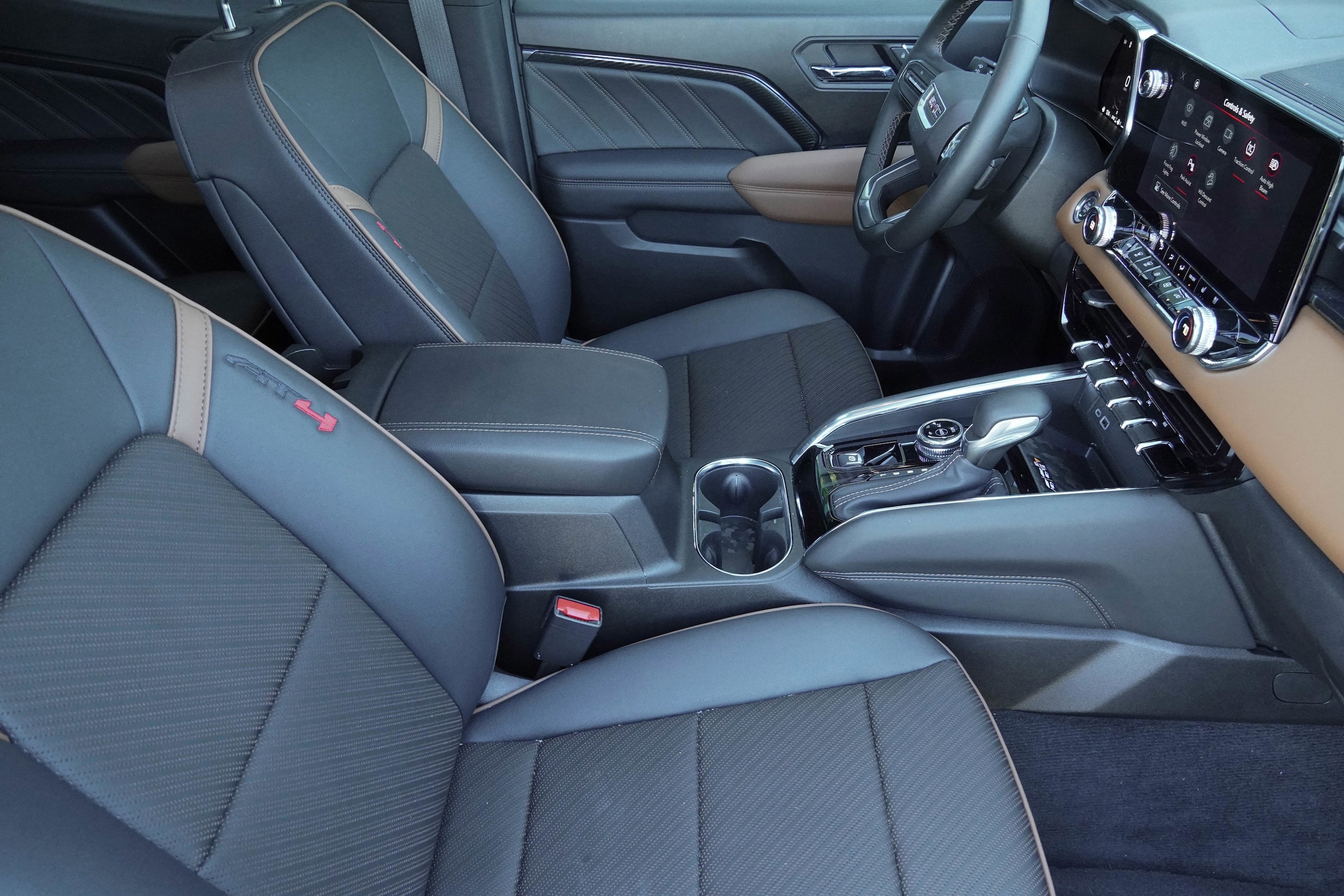 2025 GMC Canyon 4WD AT4 photo 3