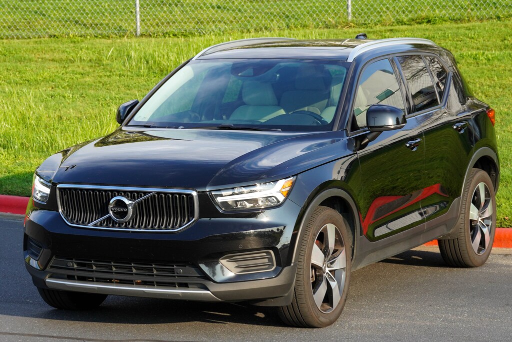 Used 2020 Volvo XC40 Momentum SUV