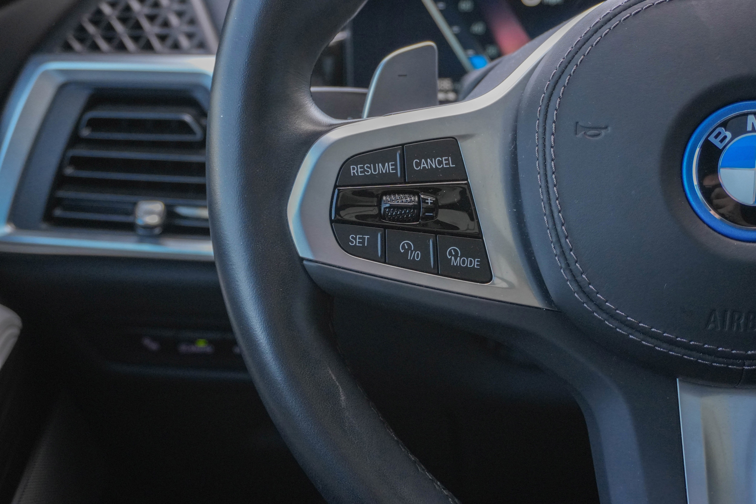 2024 BMW X5 xDrive50e photo 2