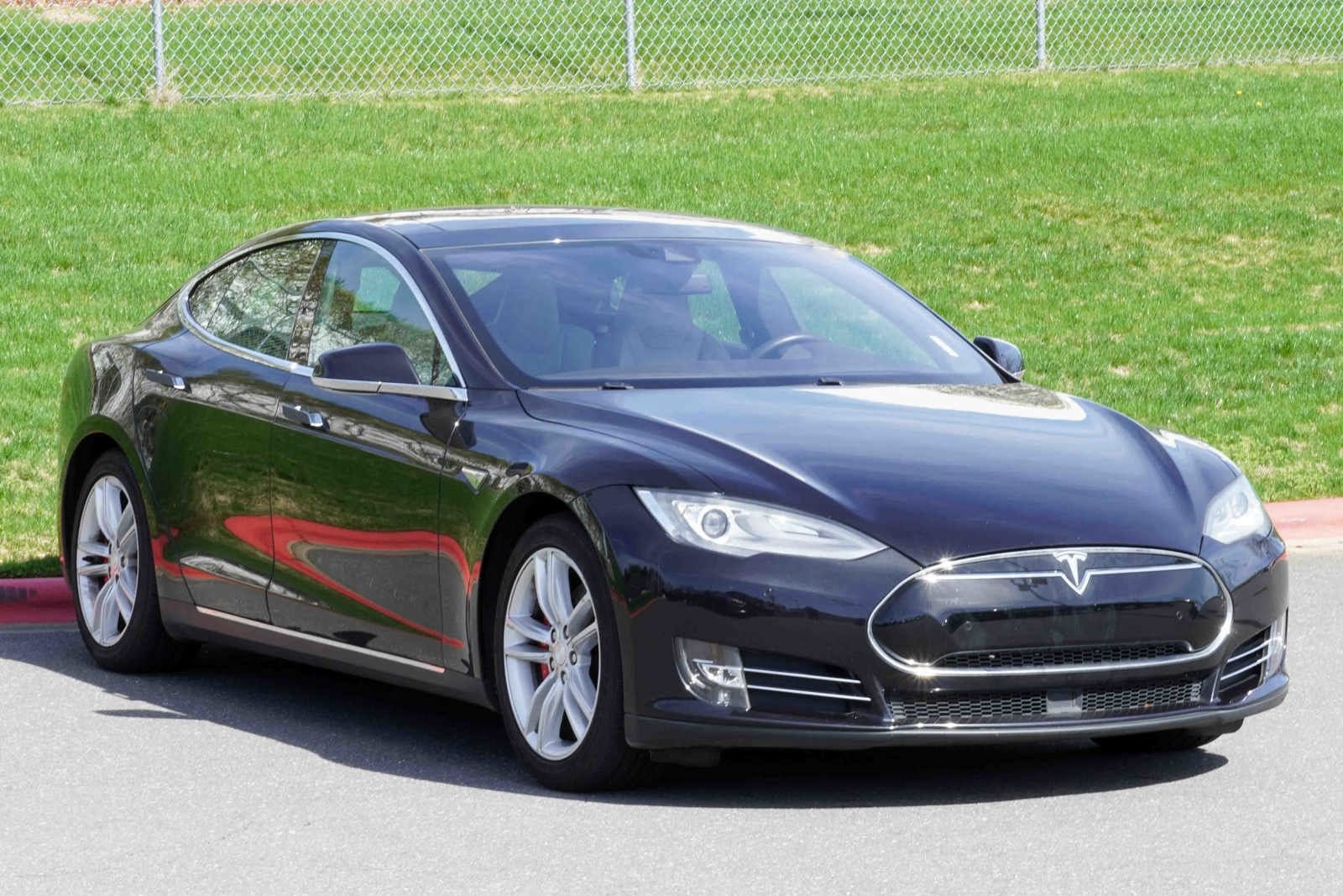 Used 2016 Tesla Model S P90D with VIN 5YJSA1E40GF128936 for sale in Charlotte, NC