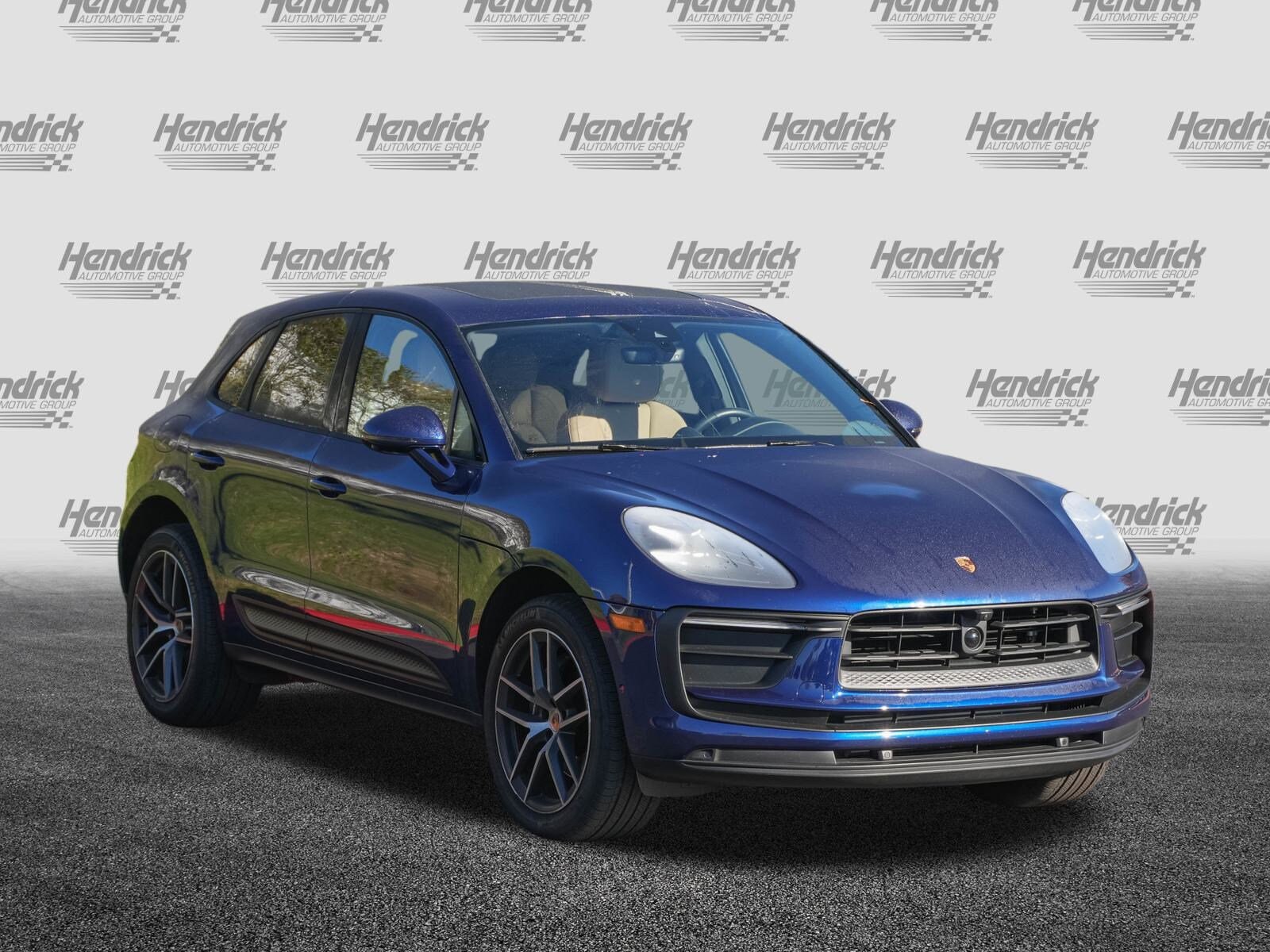 2024 Porsche Macan T photo 2