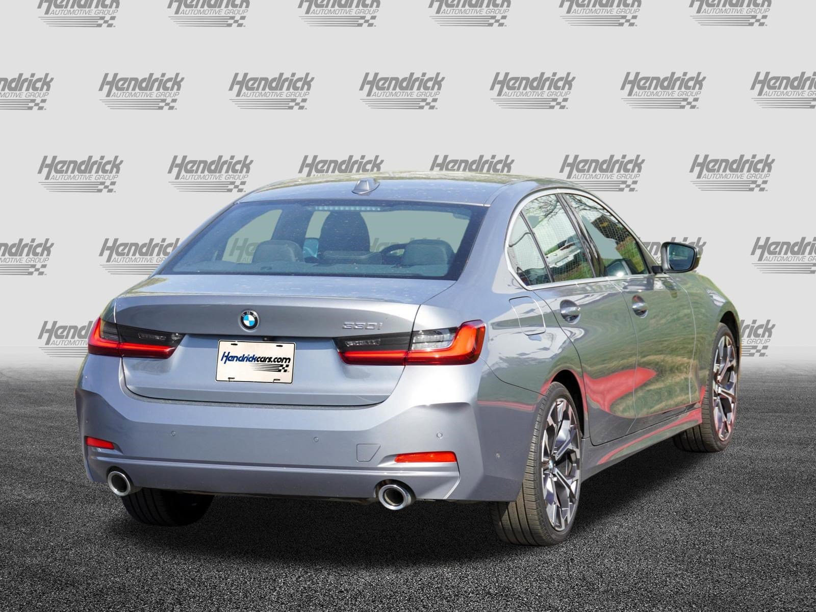 2025 BMW 3 Series 330i photo 3