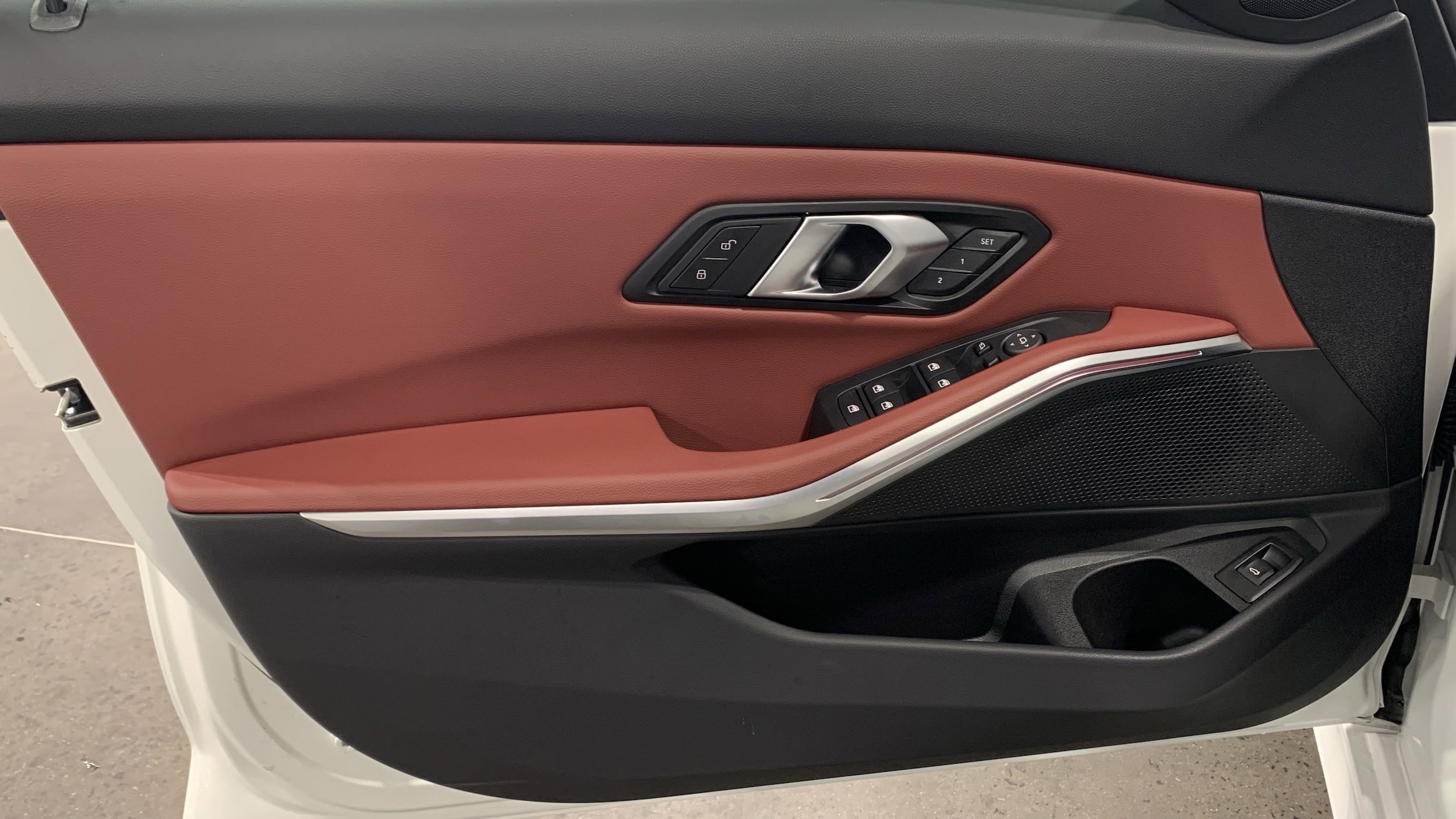 2025 BMW 3 Series 330i photo 4