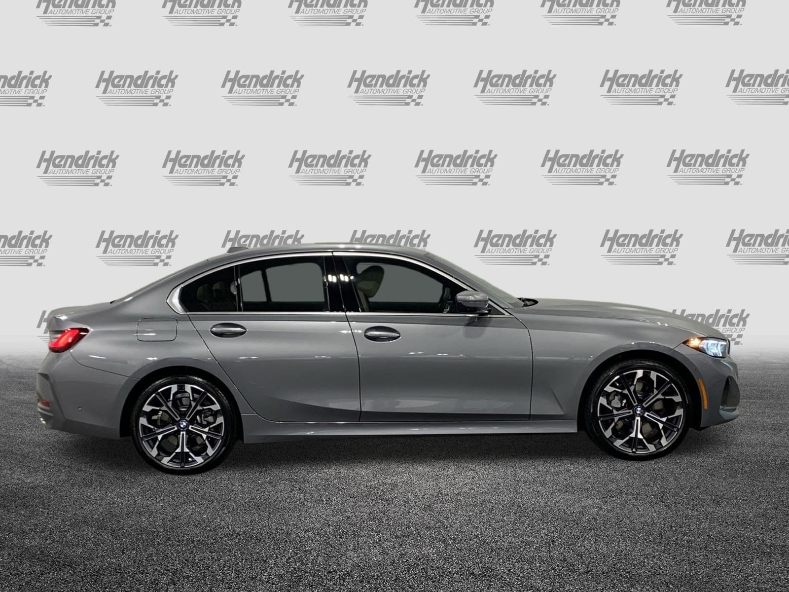 2025 BMW 3 Series 330i photo 3