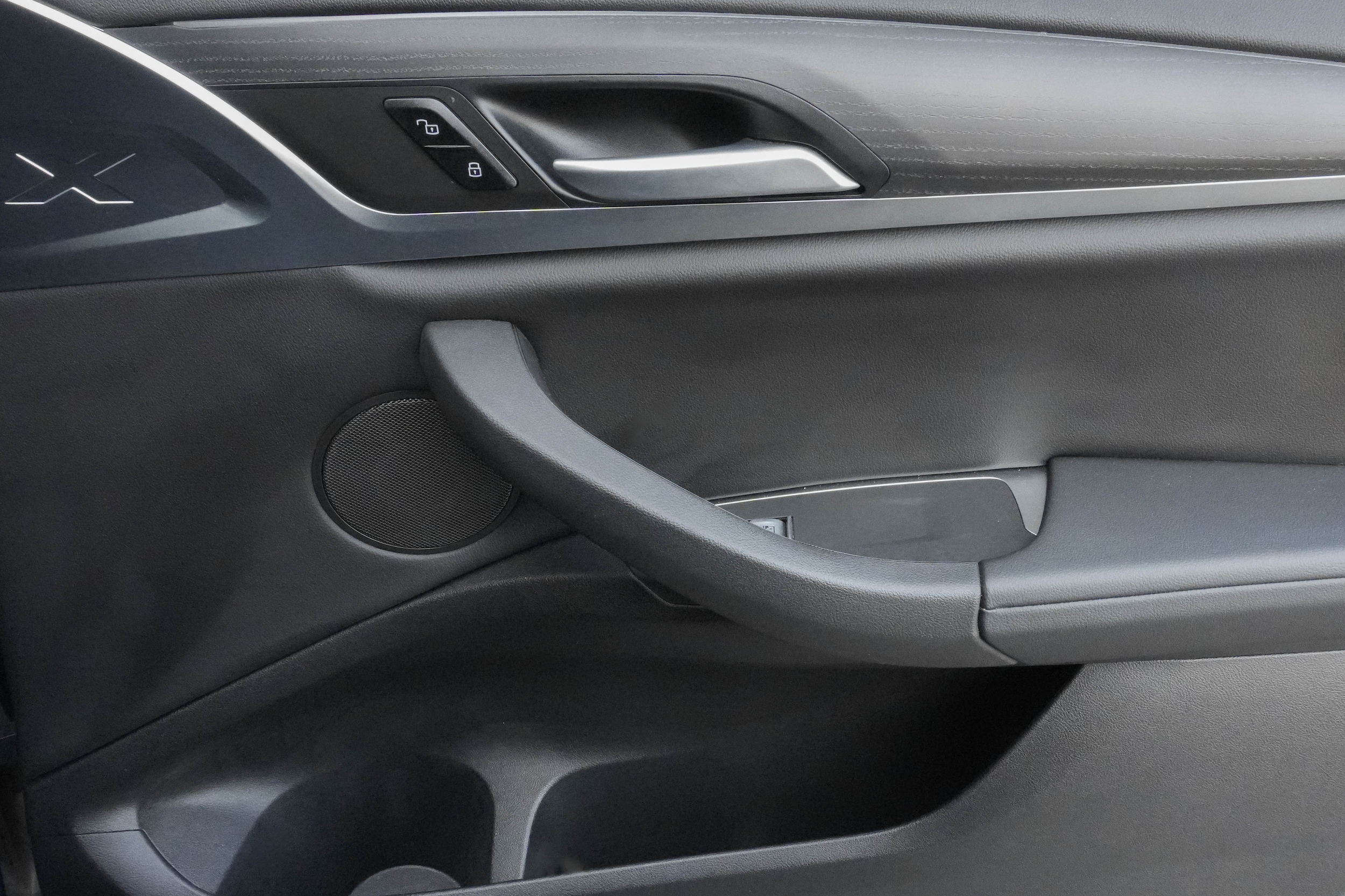 2023 BMW X3 sDrive30i photo 3