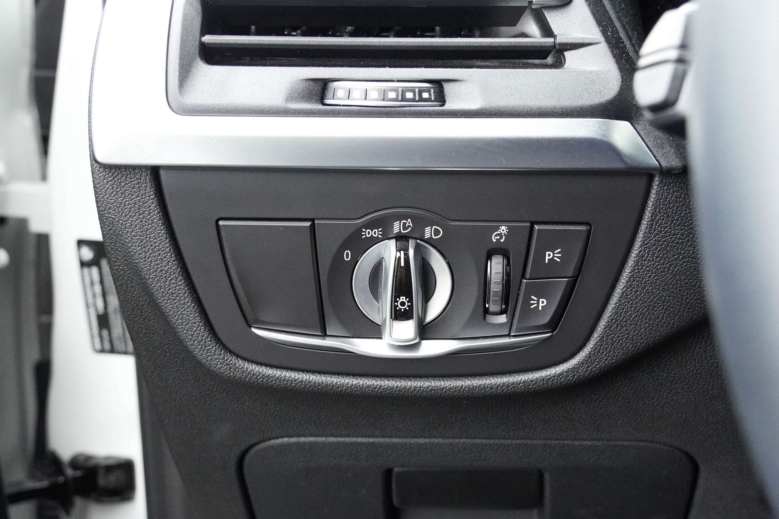 2023 BMW X3 sDrive30i photo 3