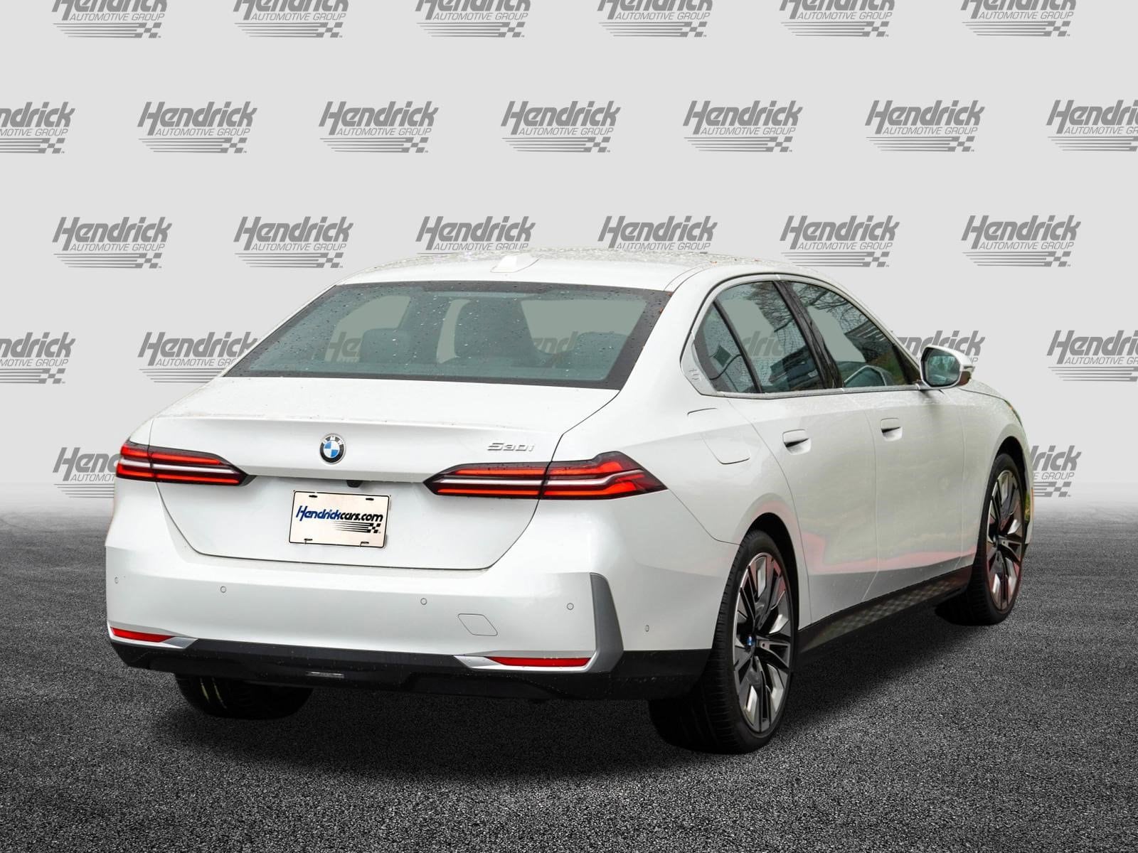 2024 BMW 5 Series 530i photo 3