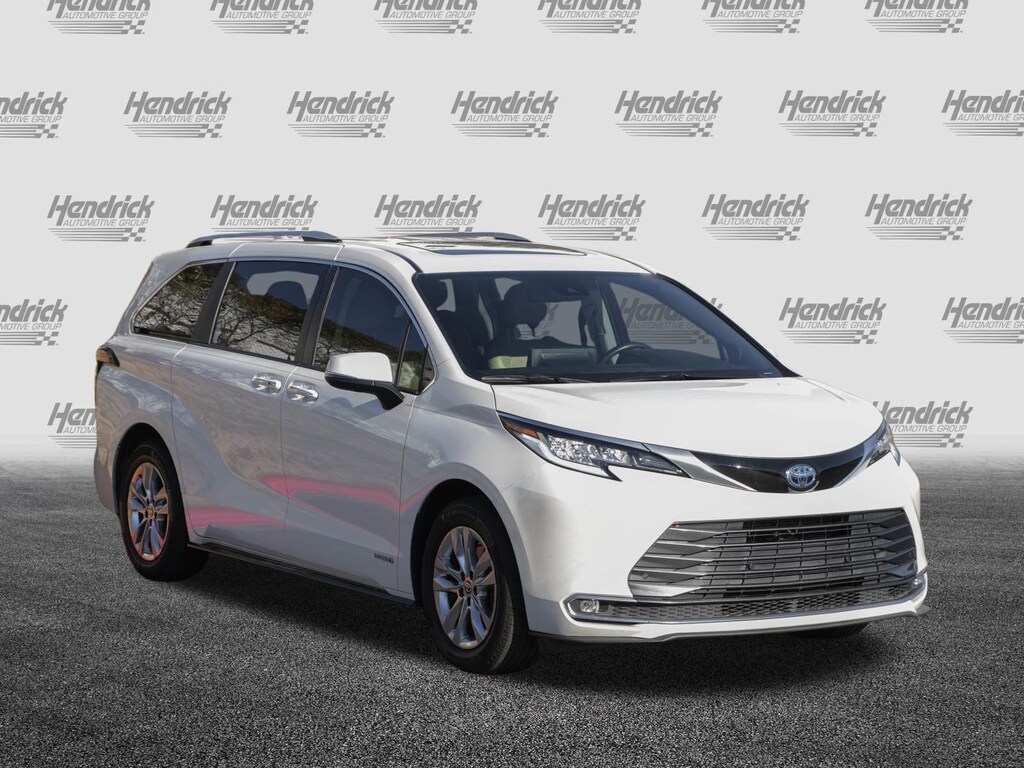 Used 2021 Toyota Sienna Limited Minivan