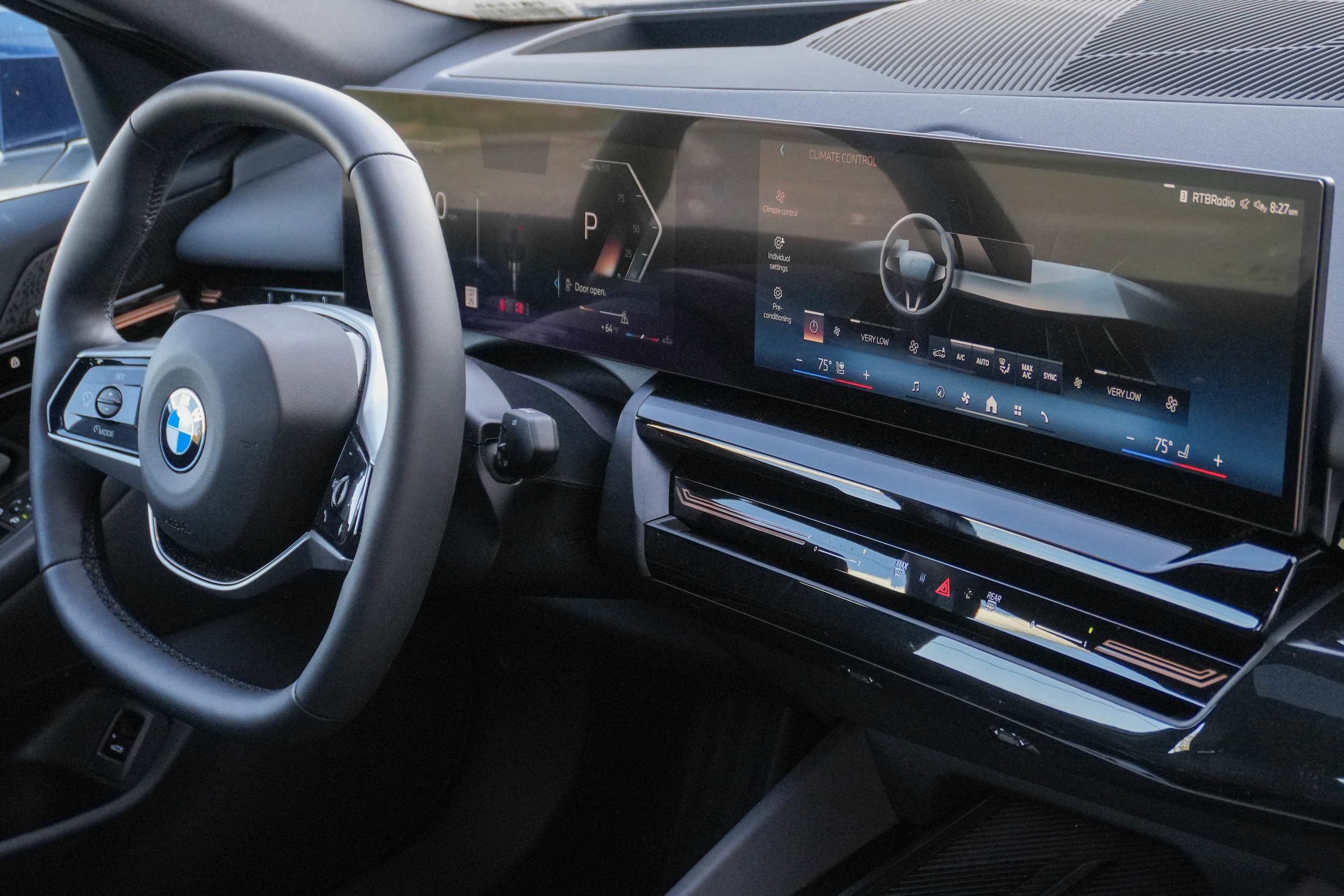 2025 BMW 5 Series 530i photo 3