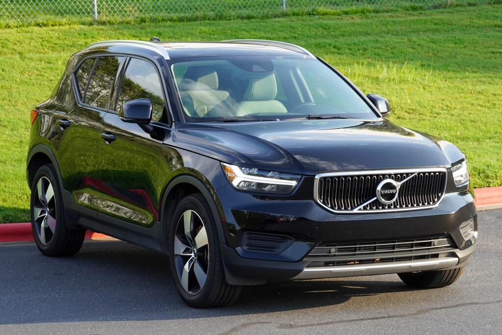 Used 2020 Volvo XC40 Momentum SUV