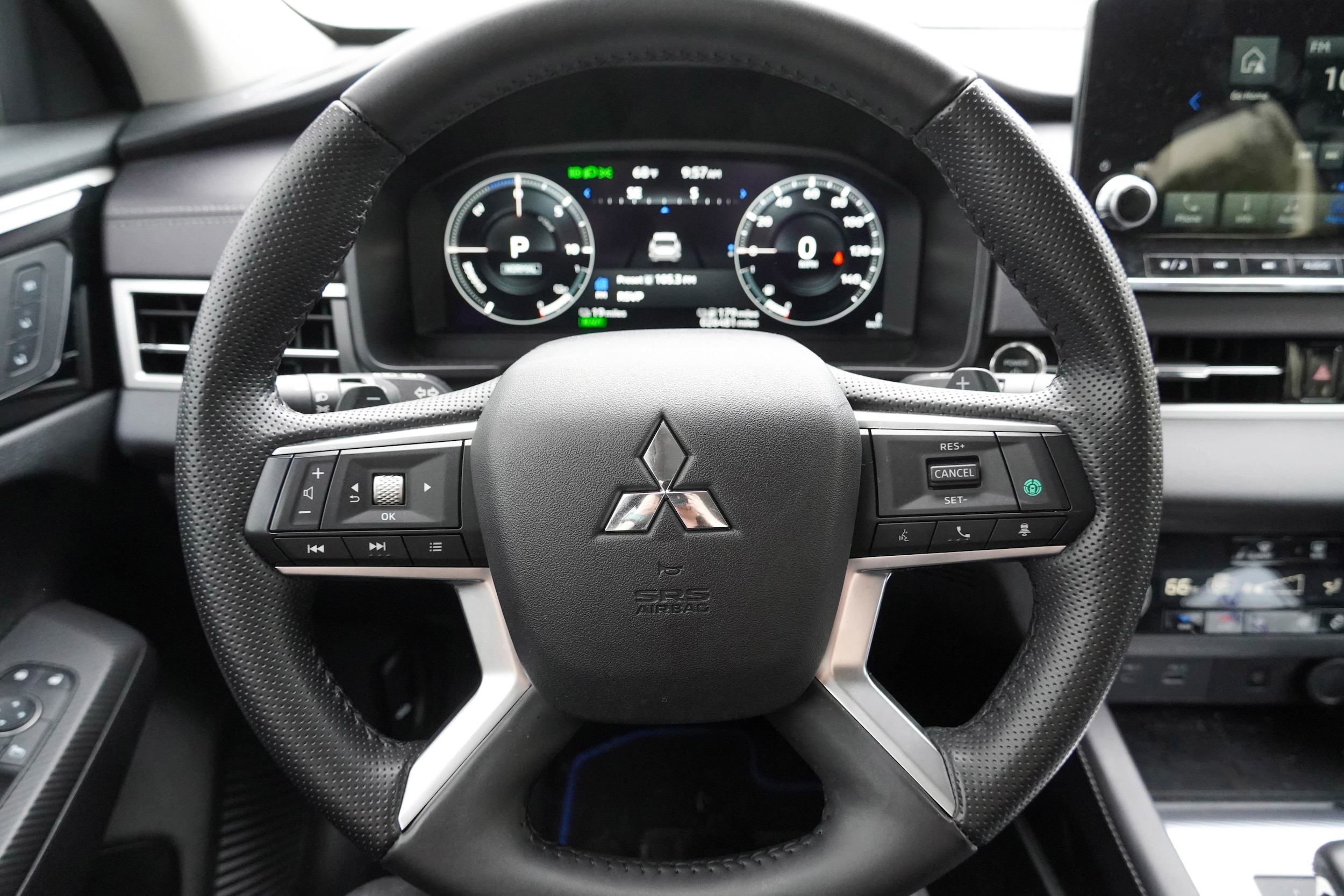 2024 Mitsubishi Outlander Plug-In Hybrid SEL photo 6