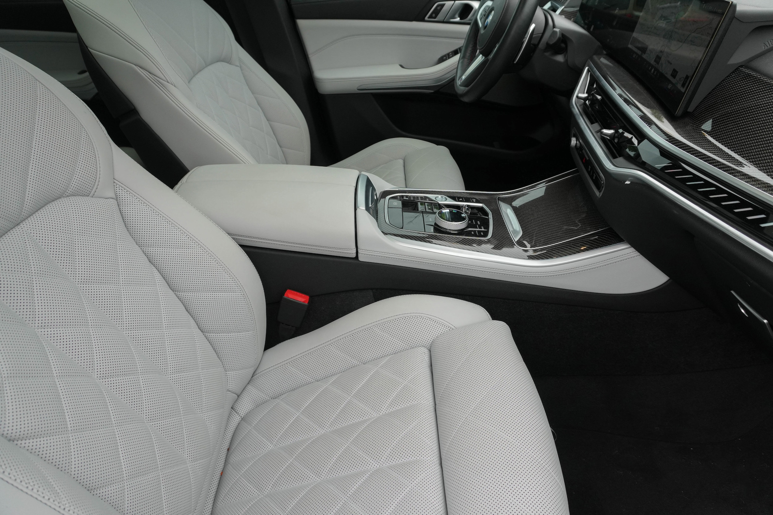 2024 BMW X5 M60i photo 3