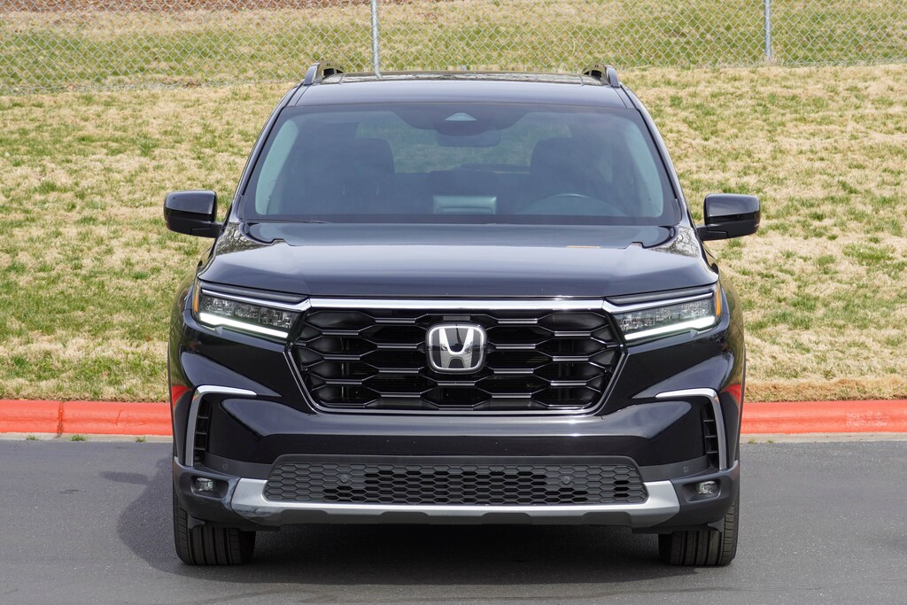 Used 2025 Honda Pilot Touring SUV
