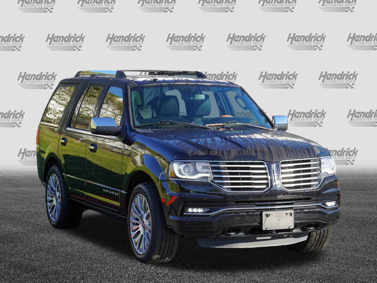2017 Lincoln Navigator Select photo 2