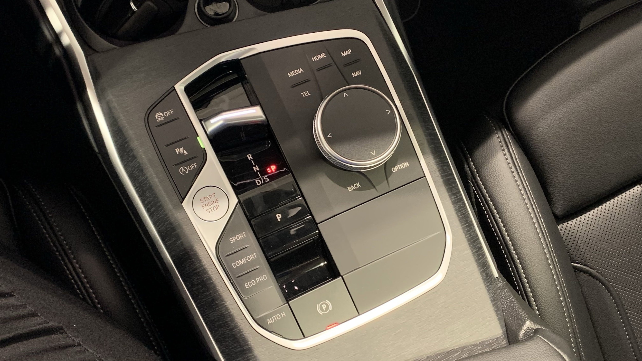 2025 BMW 3 Series 330i photo 6