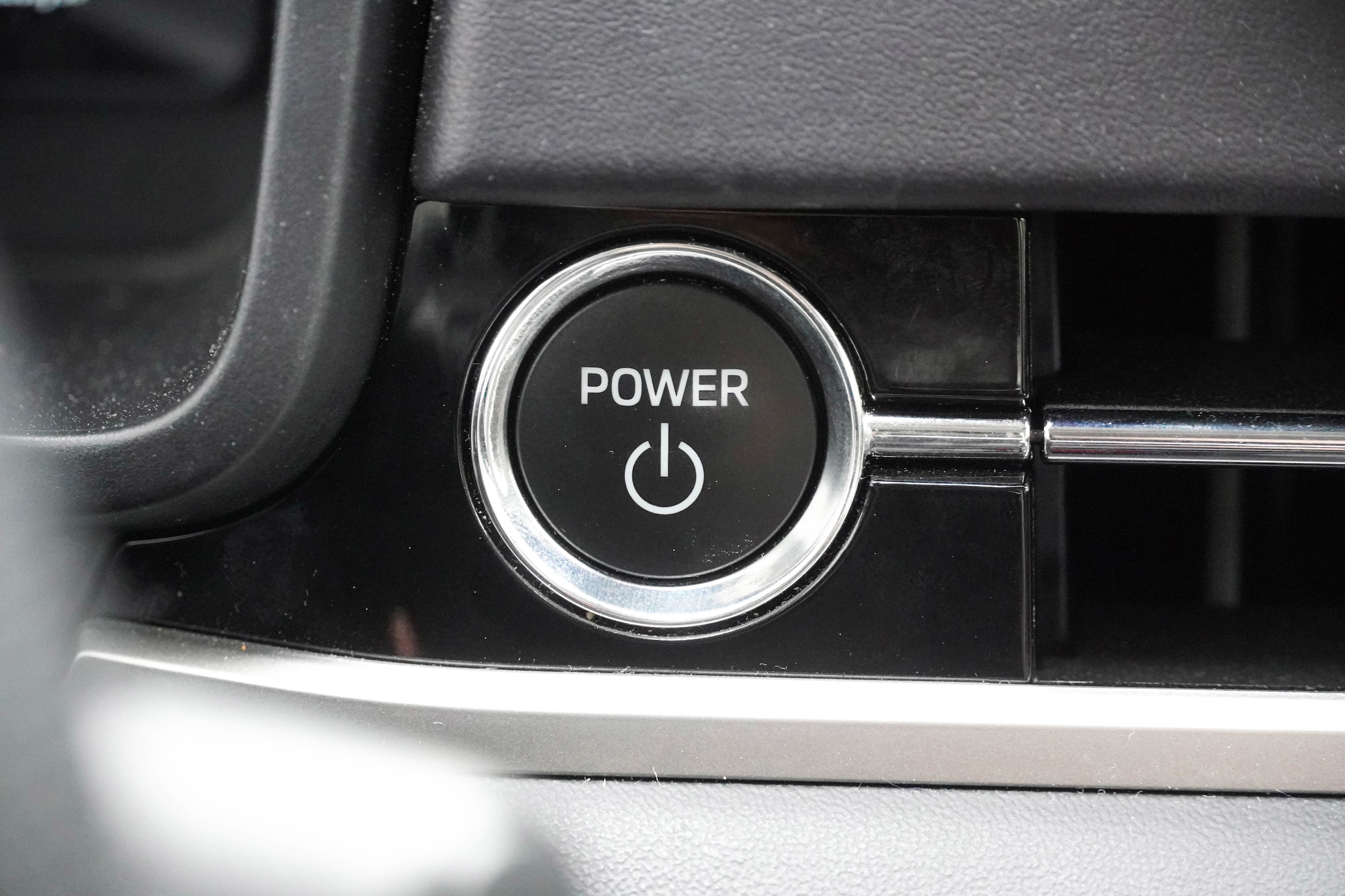 2024 Mitsubishi Outlander Plug-In Hybrid SEL photo 3