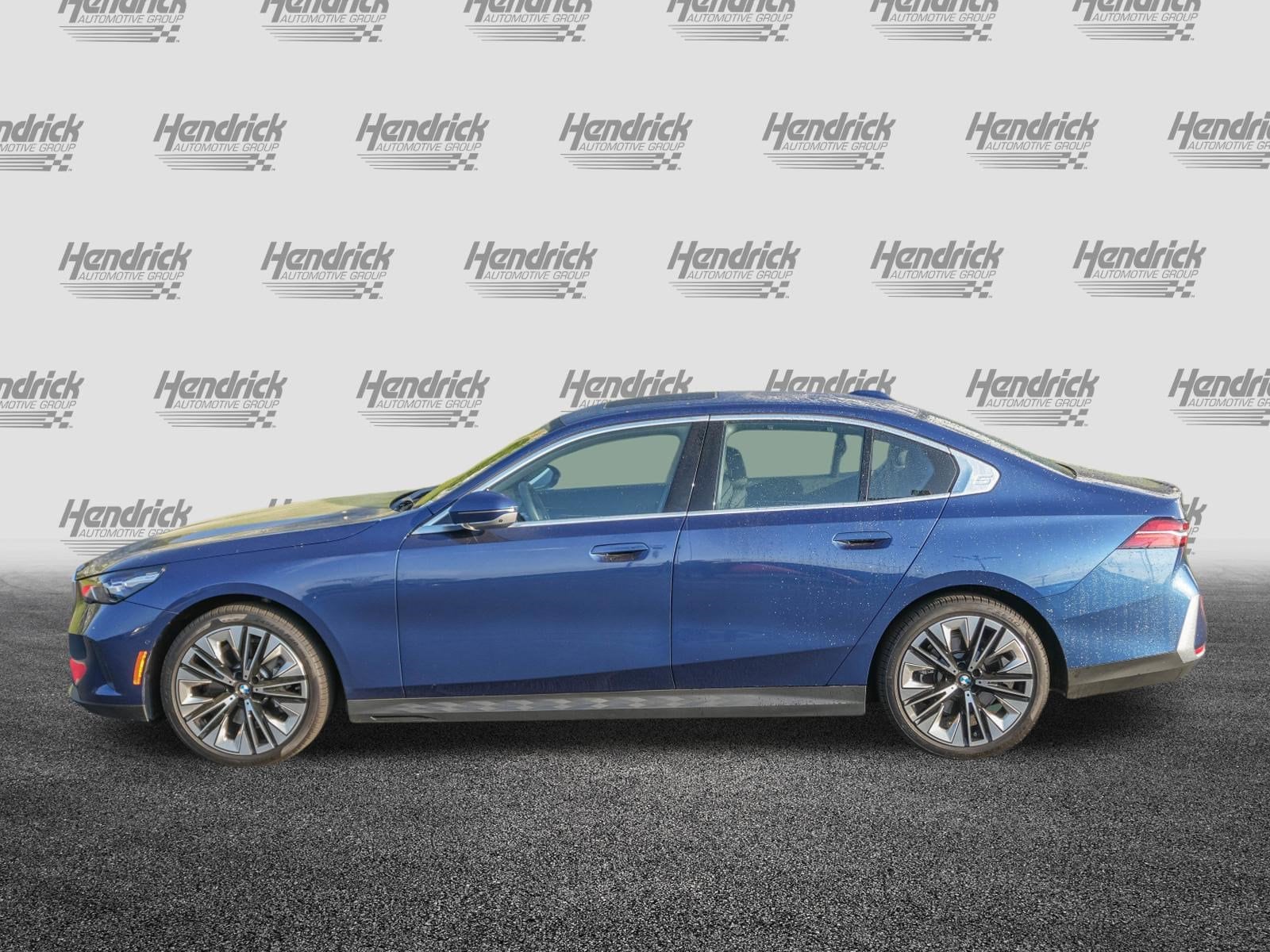 2025 BMW 5 Series 530i photo 5