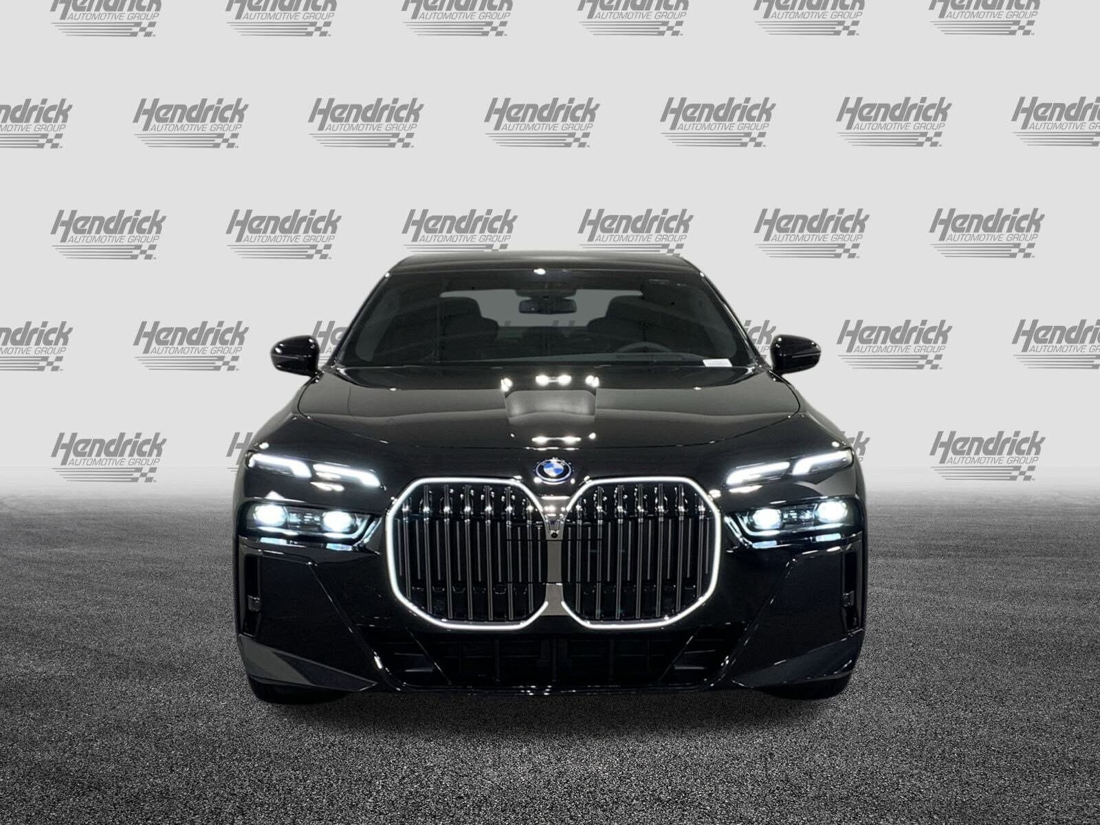 2026 Bmw 750e photo 2