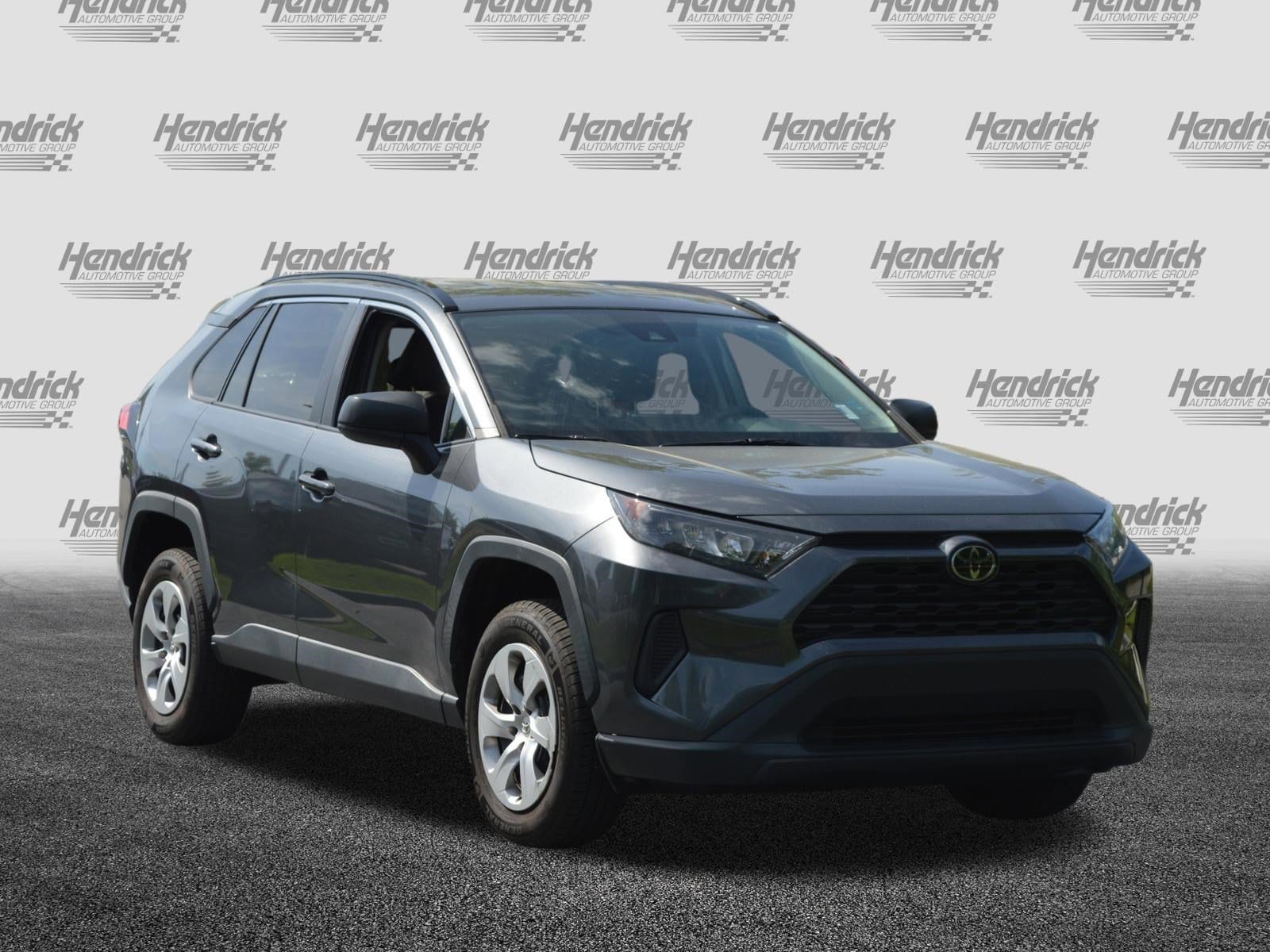 2020 Toyota RAV4 LE photo 4