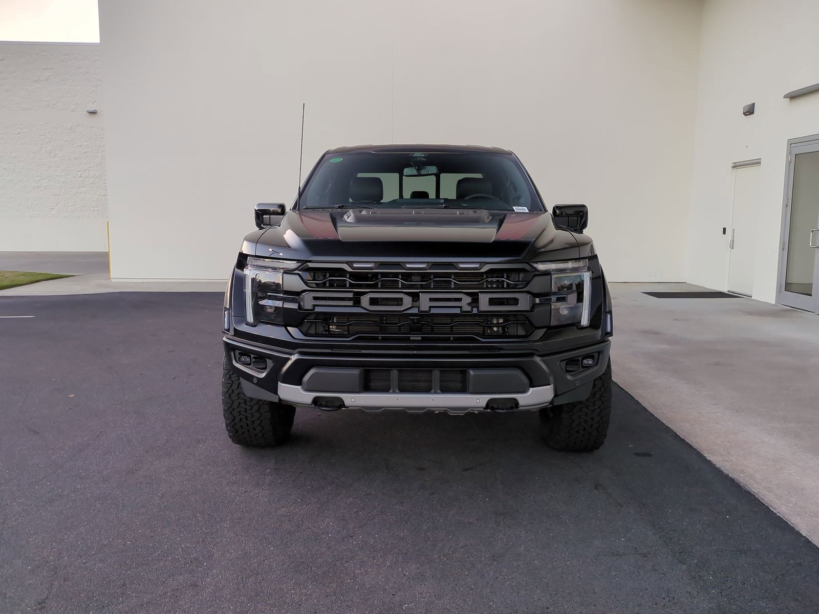 2025 Ford F-150 Raptor photo 3