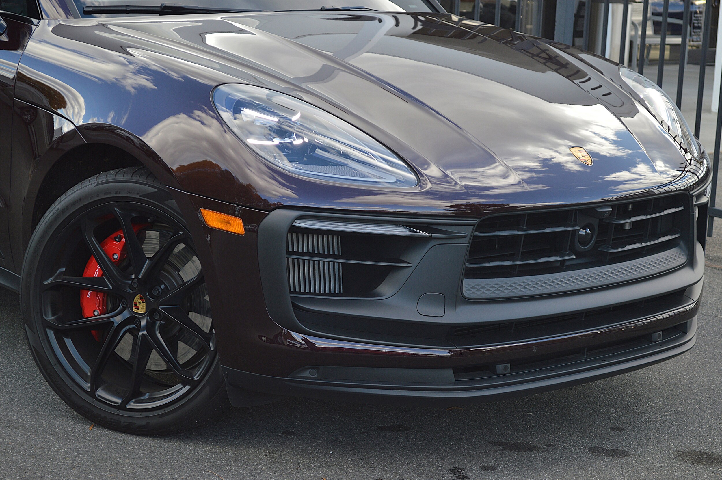 2023 Porsche Macan GTS photo 2