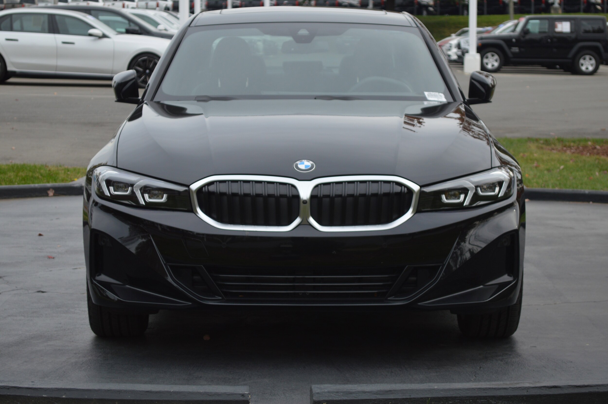 2025 BMW 3 Series 330i xDrive photo 5