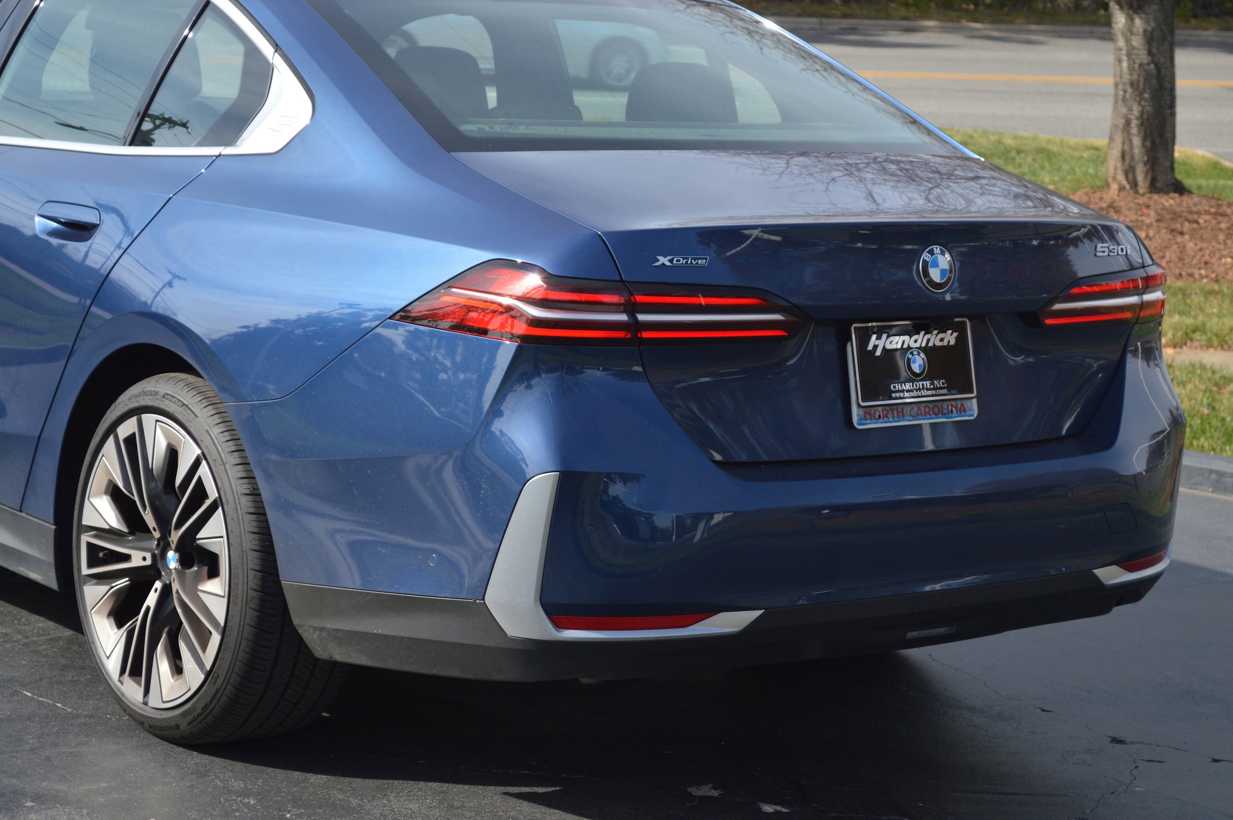 2025 BMW 5 Series 530i xDrive photo 2