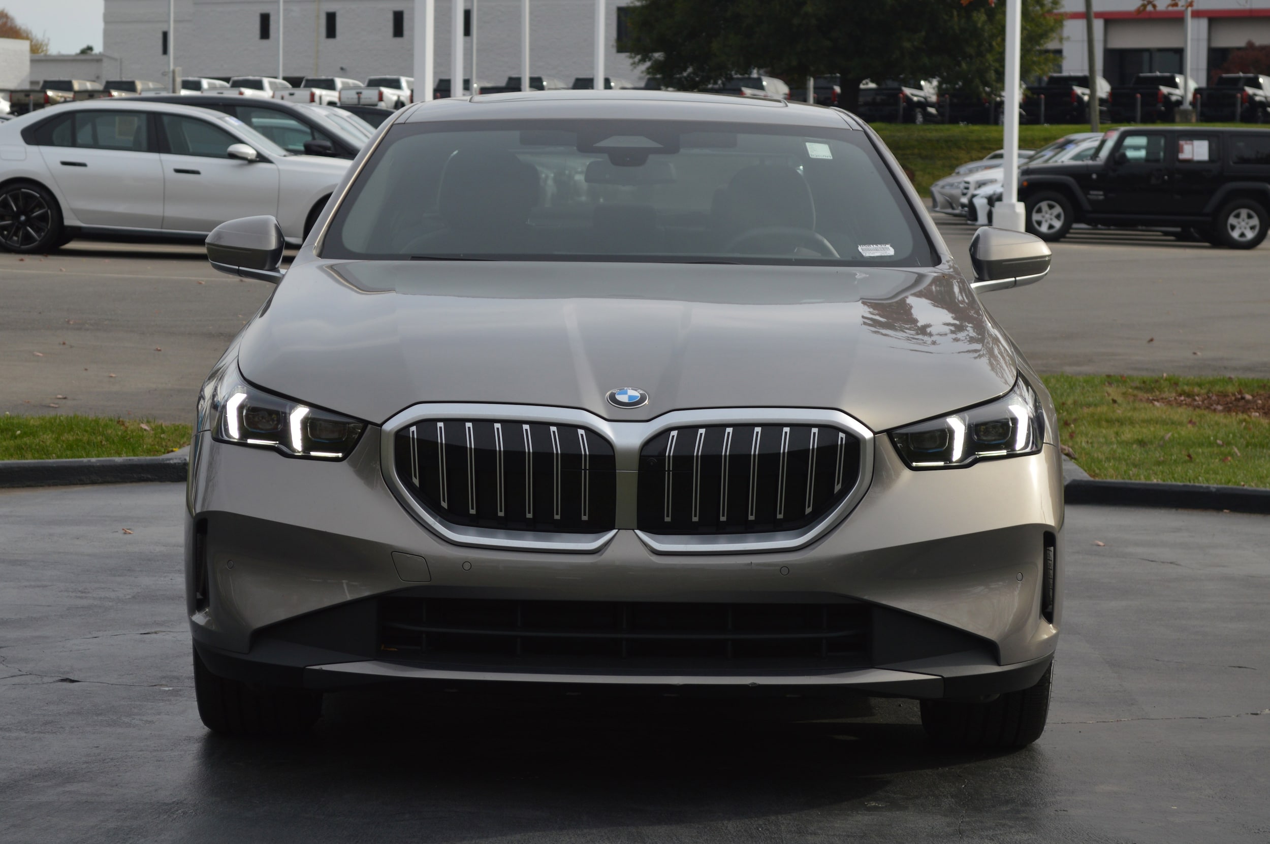 2025 BMW 5 Series 530i xDrive photo 5