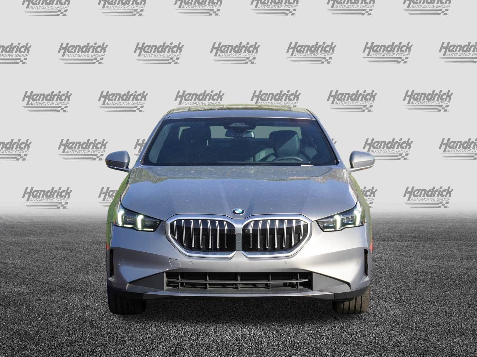 2025 BMW 5 Series 530i photo 2