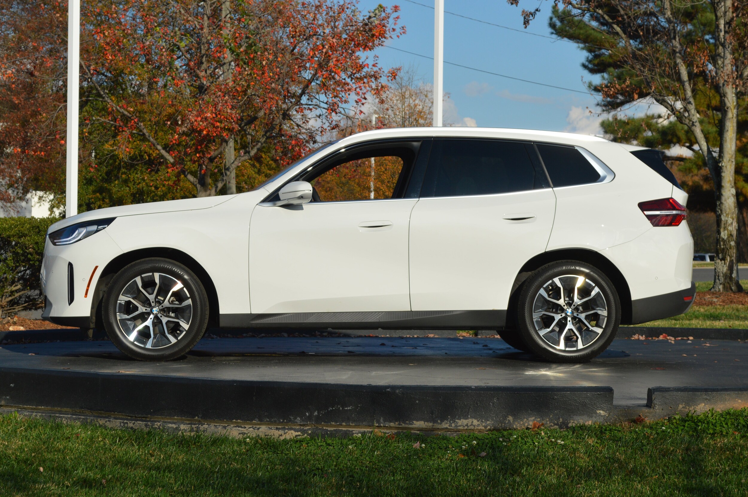 2025 BMW X3 30 xDrive photo 3