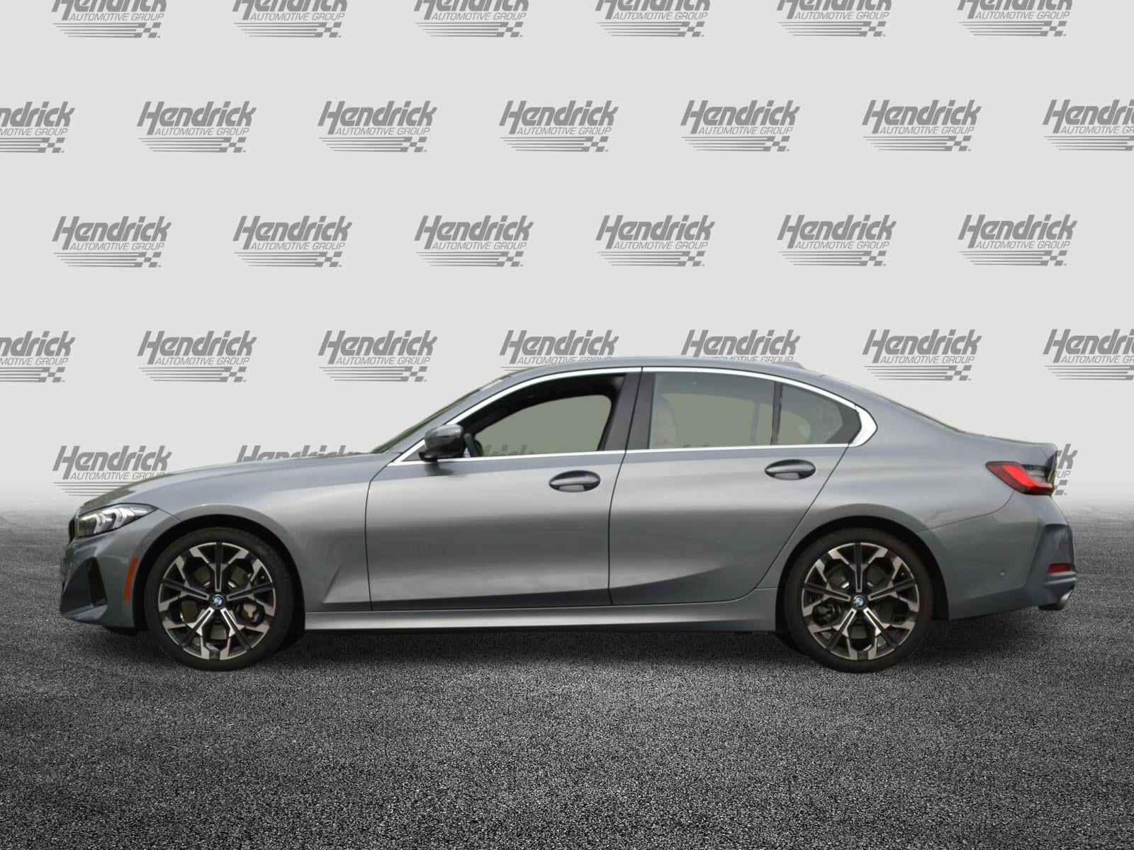 2025 BMW 3 Series 330i photo 3