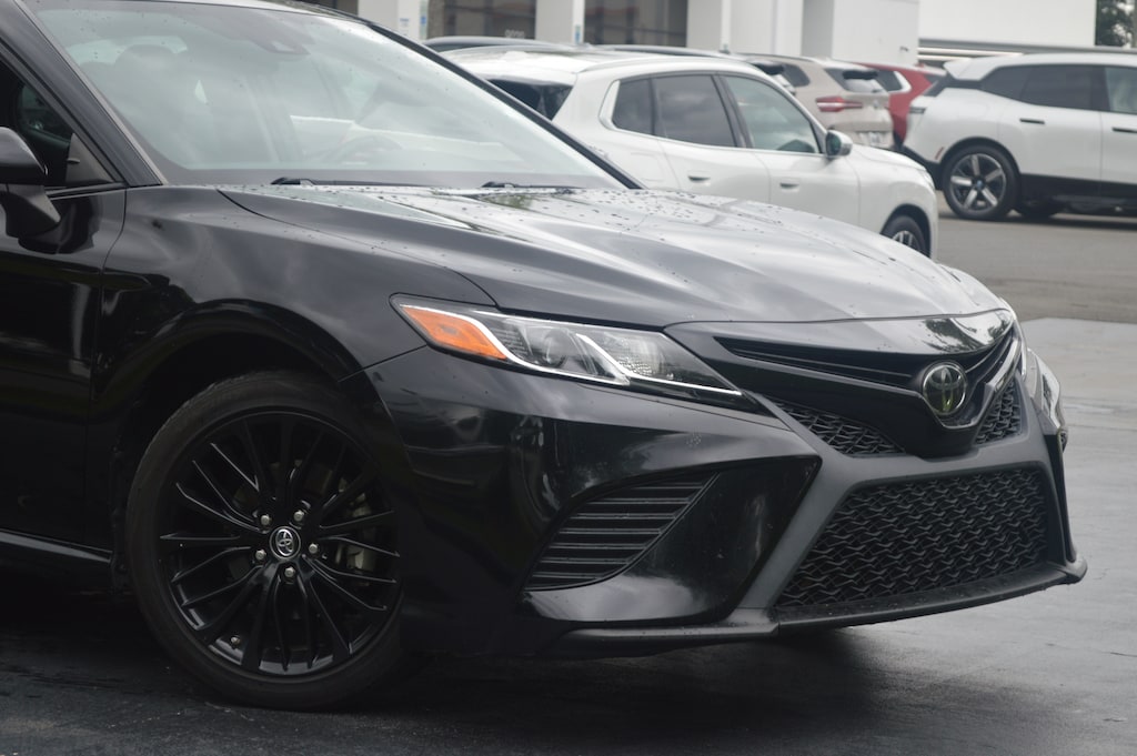 Used 2019 Toyota Camry SE Sedan