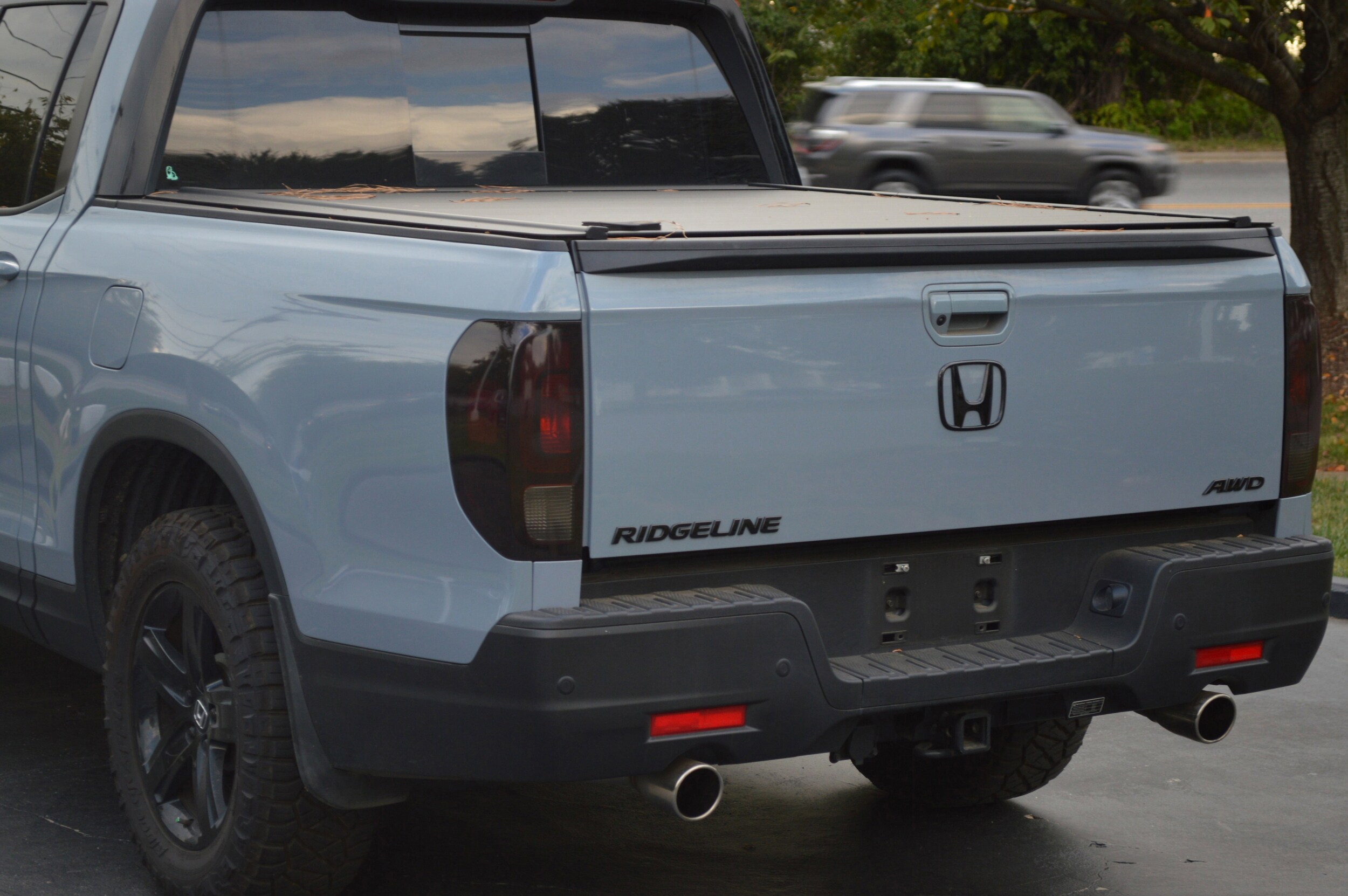 2022 Honda Ridgeline Black Edition photo 2