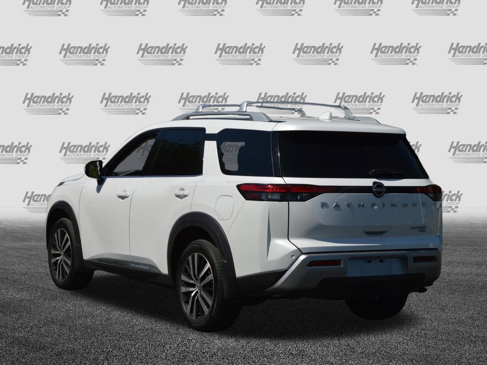 2025 Nissan Pathfinder Platinum photo 3