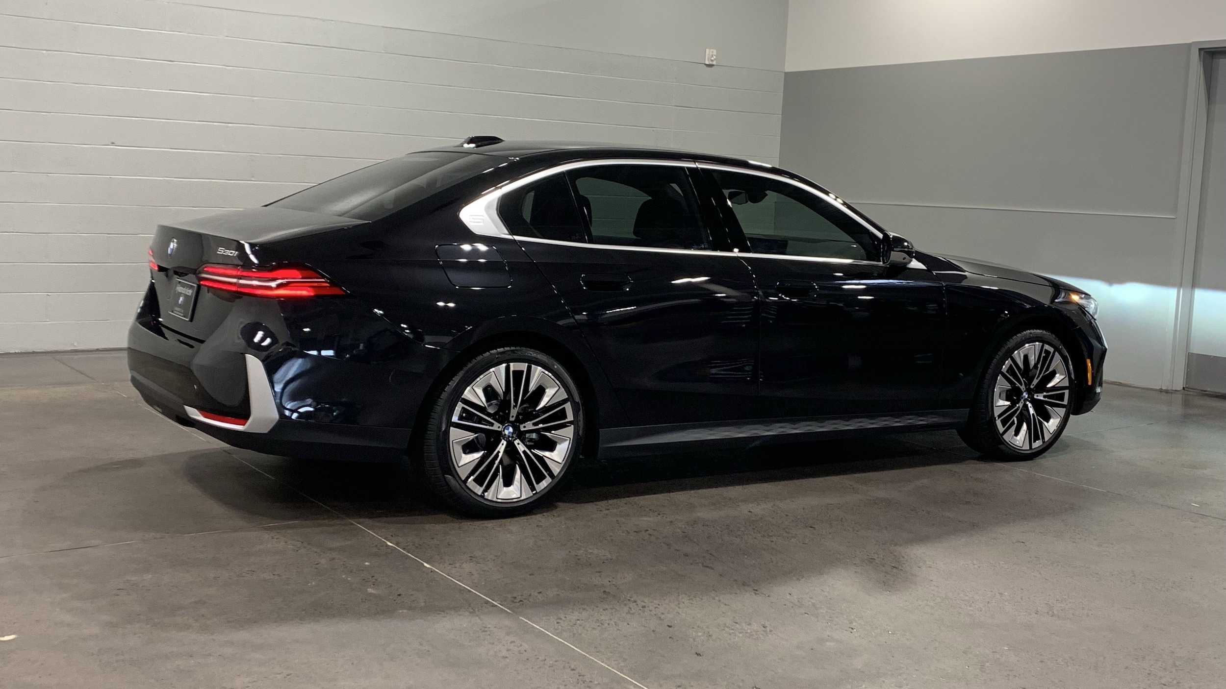 2026 BMW 5 Series 530i photo 3