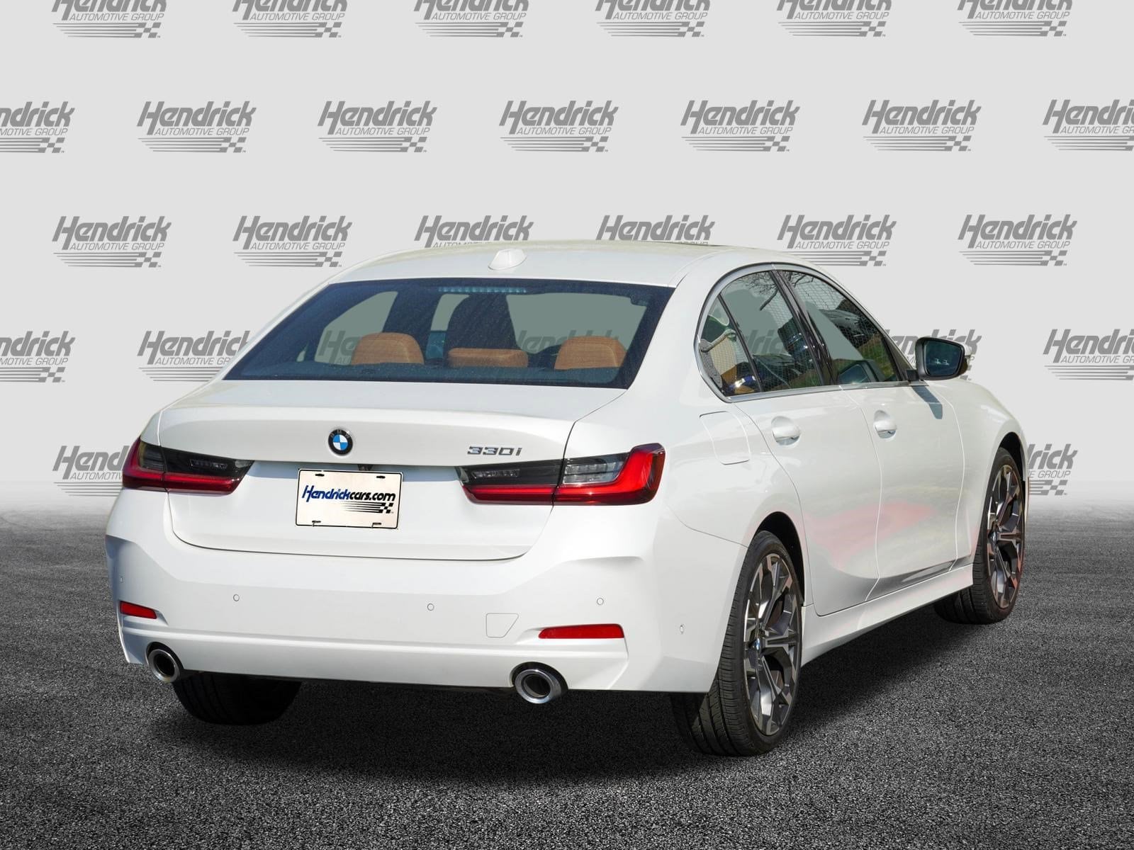 2025 BMW 3 Series 330i photo 3