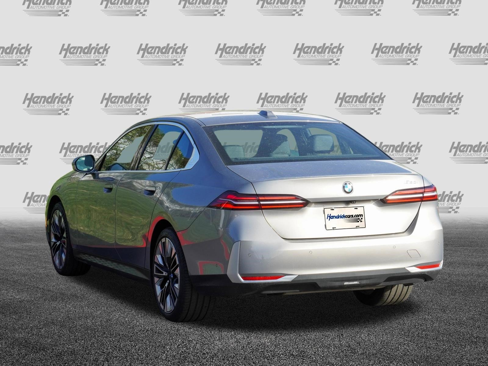 2025 BMW 5 Series 530i photo 5