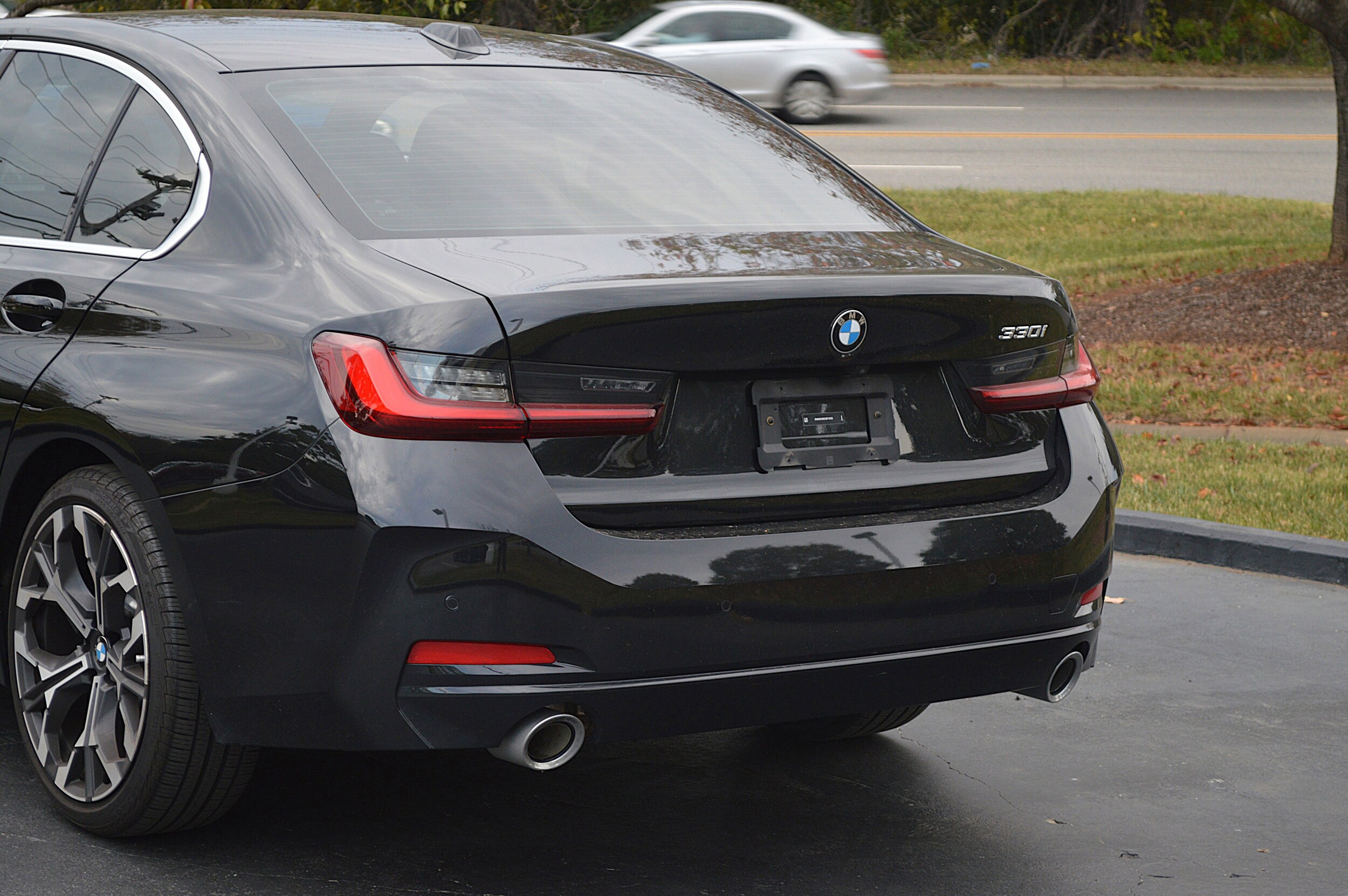 2025 Bmw 330i photo 3