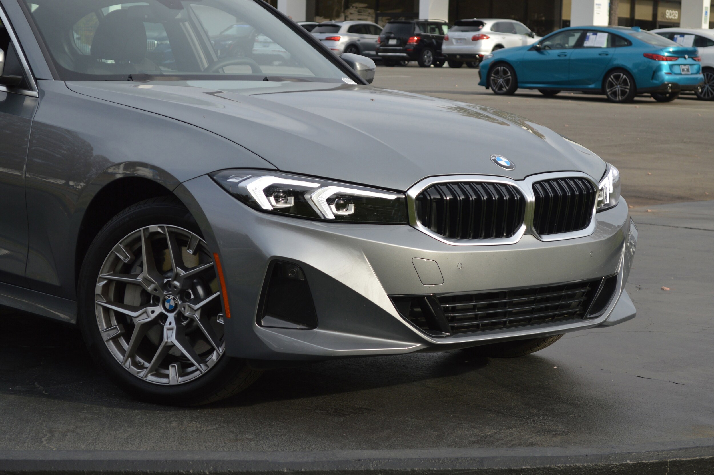 2025 Bmw 330i xDrive photo 2