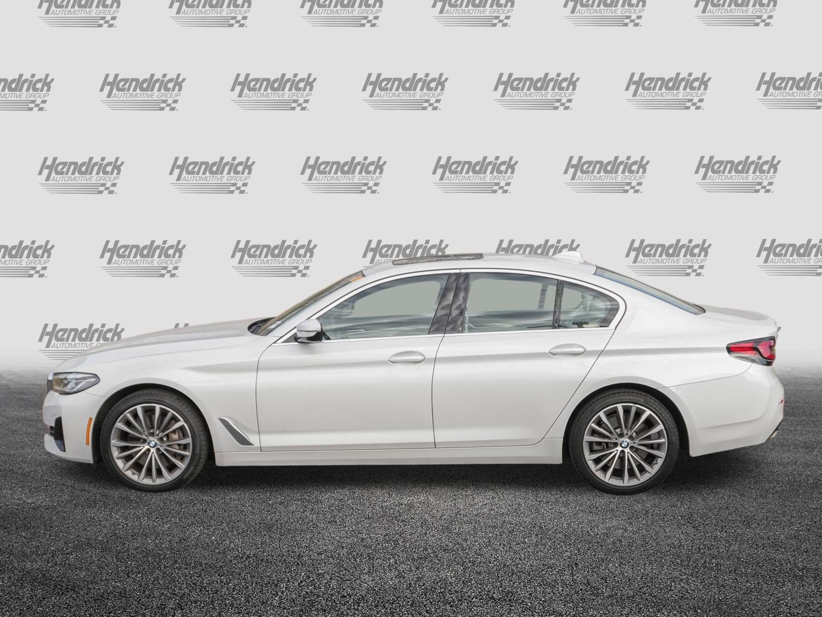 2023 BMW 5 Series 540i photo 4