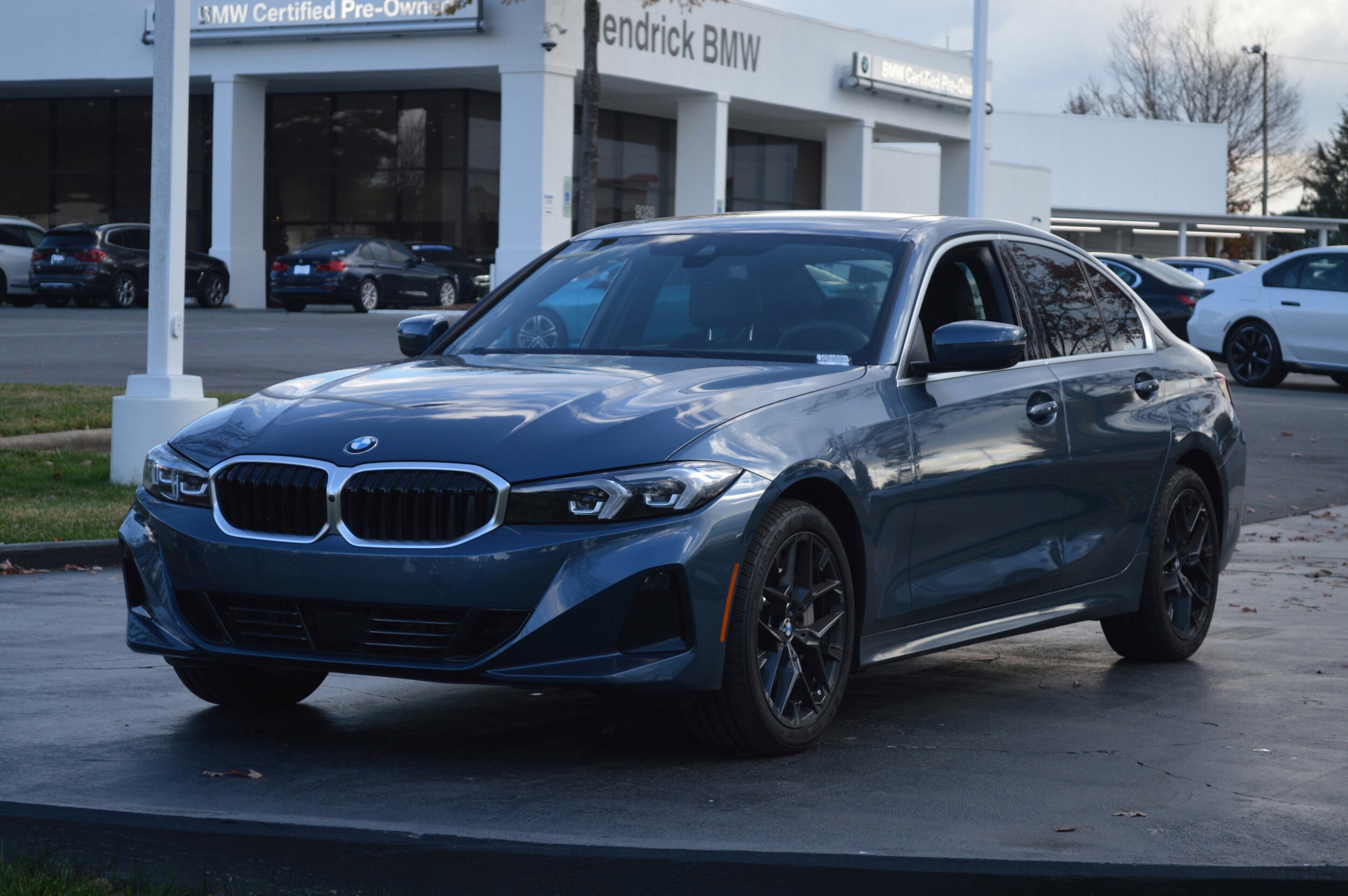 2025 BMW 3 Series 330i photo 5