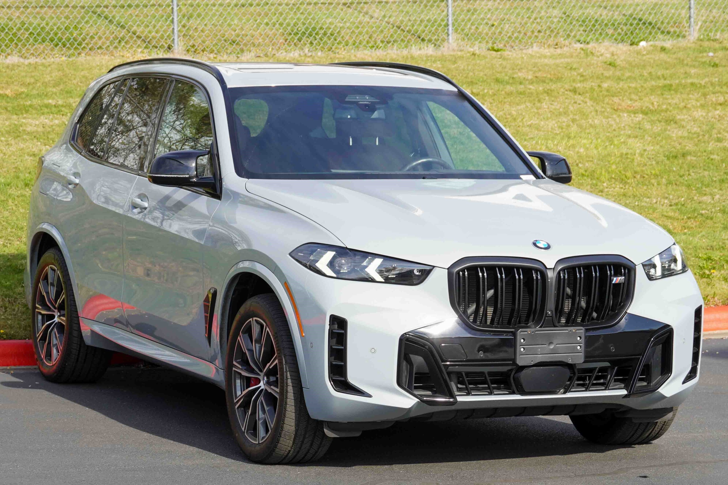 2025 Bmw X5 M60i photo 2