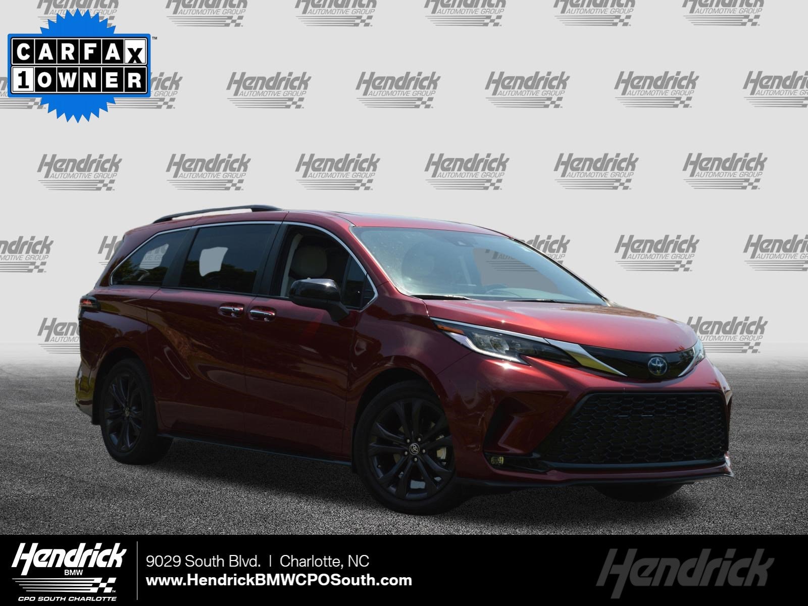 2022 Toyota Sienna XSE 7-Passenger Hybrid FWD's photo