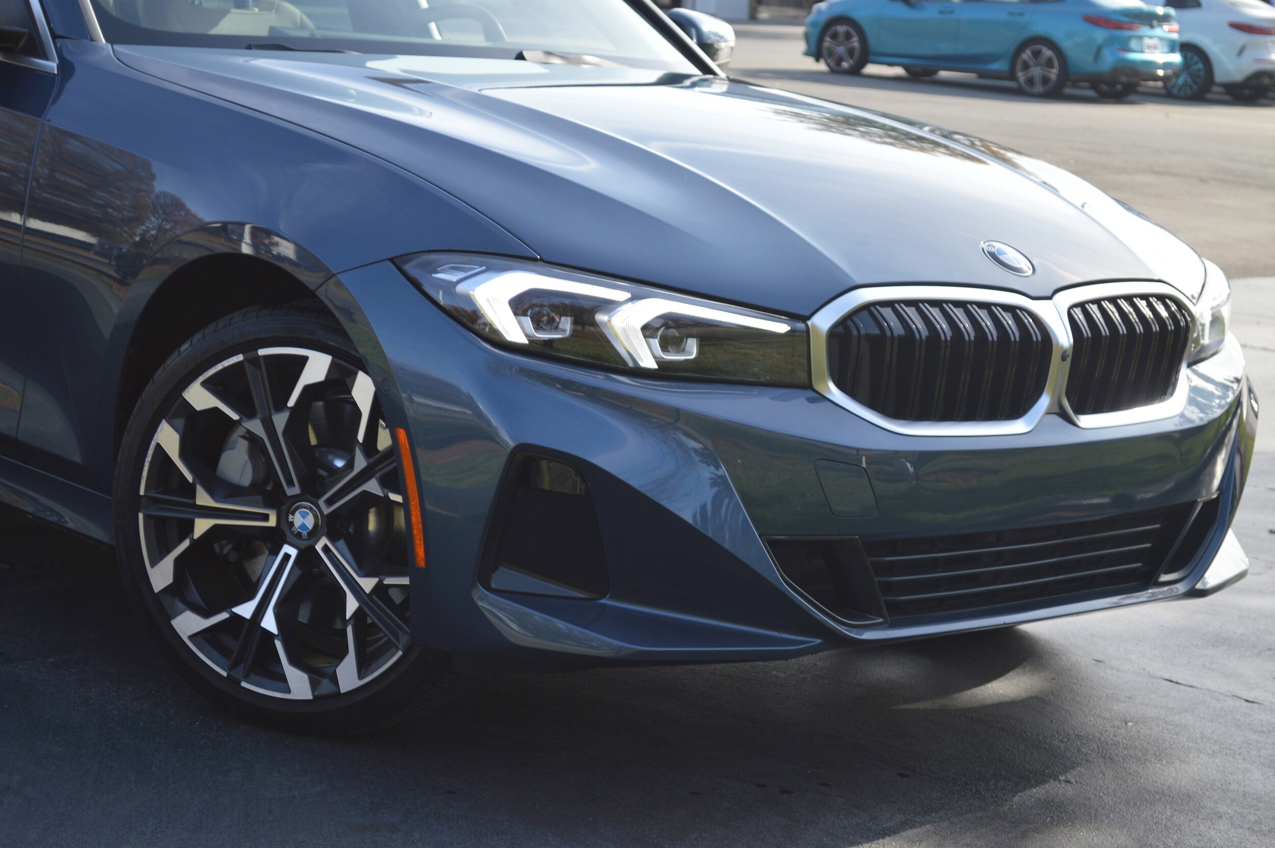 2025 Bmw 330i photo 2